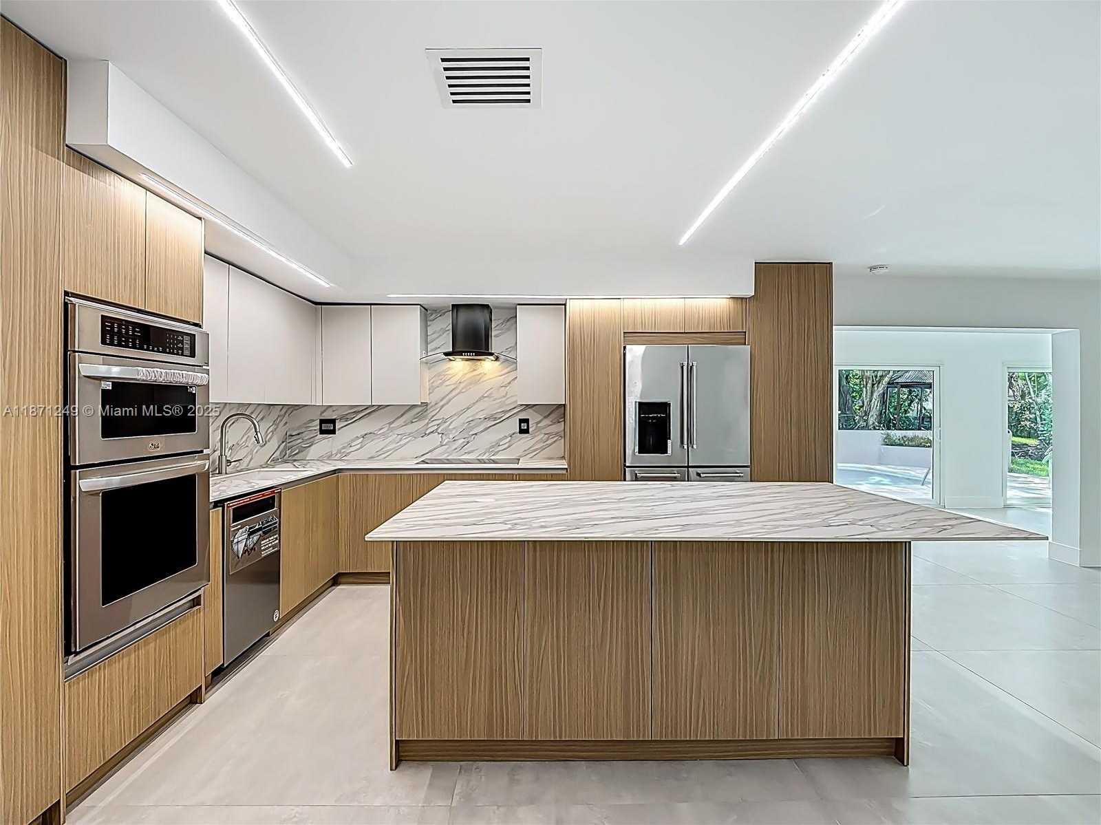 Small Image of 20001 NORTH EAST 21ST AVE, Miami Number 41