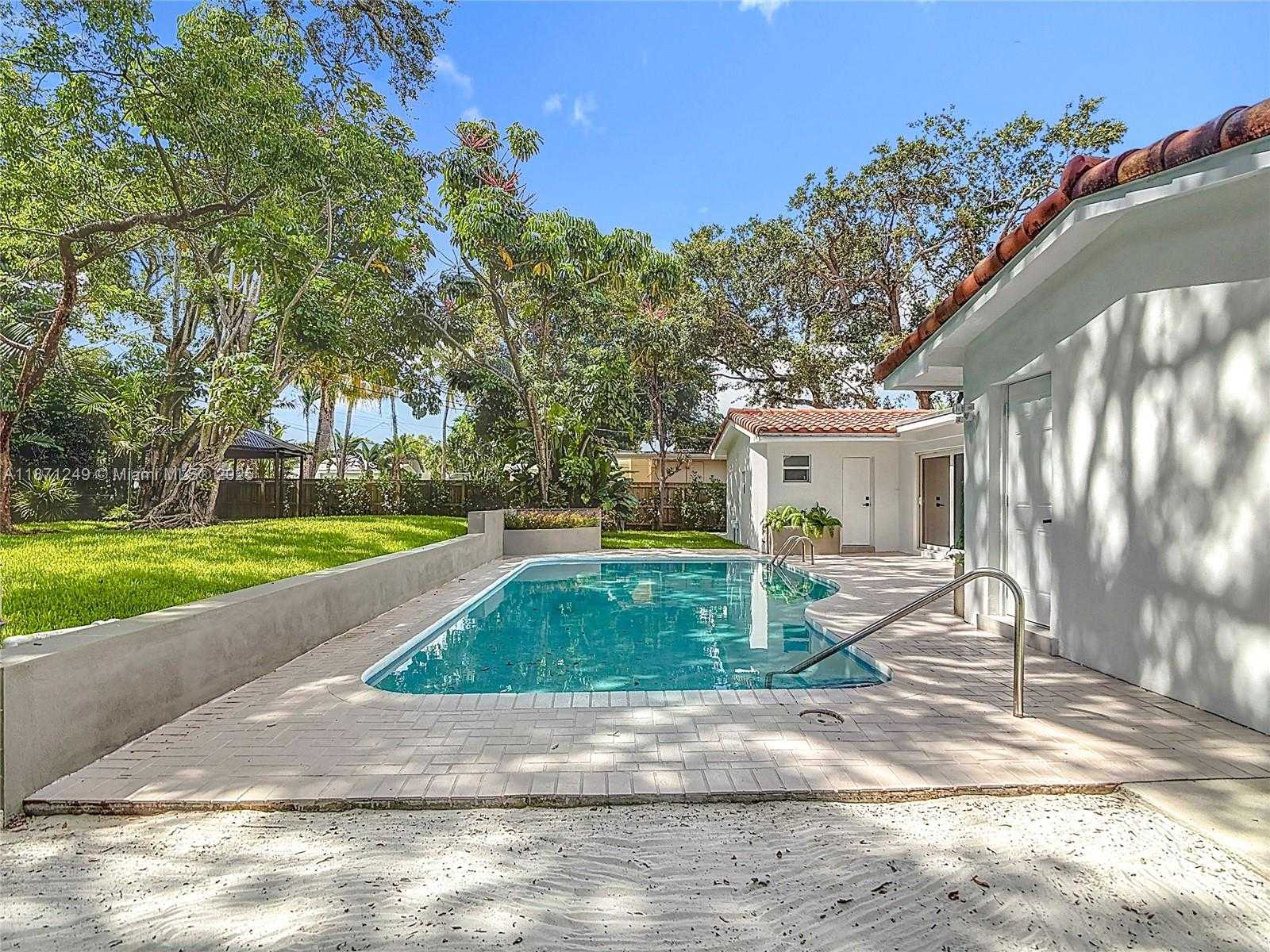 Small Image of 20001 NORTH EAST 21ST AVE, Miami Number 49