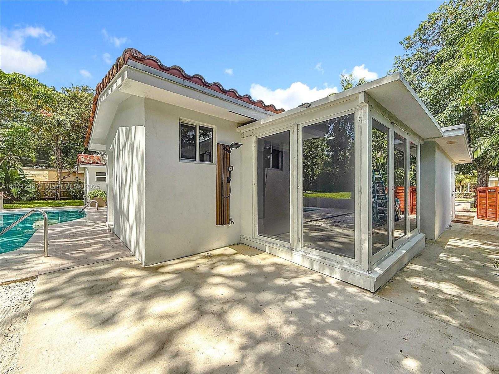 Small Image of 20001 NORTH EAST 21ST AVE, Miami Number 51