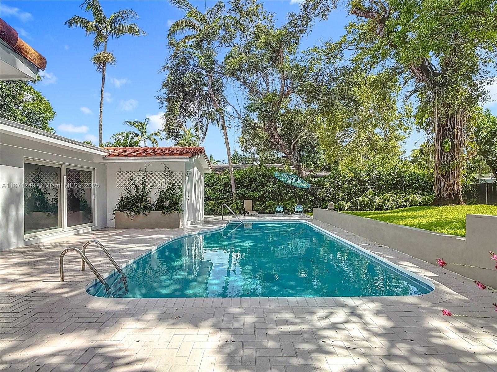 Small Image of 20001 NORTH EAST 21ST AVE, Miami Number 52