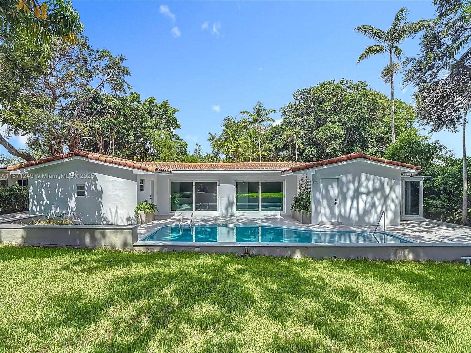 Small Image of 20001 NORTH EAST 21ST AVE, Miami Number 53