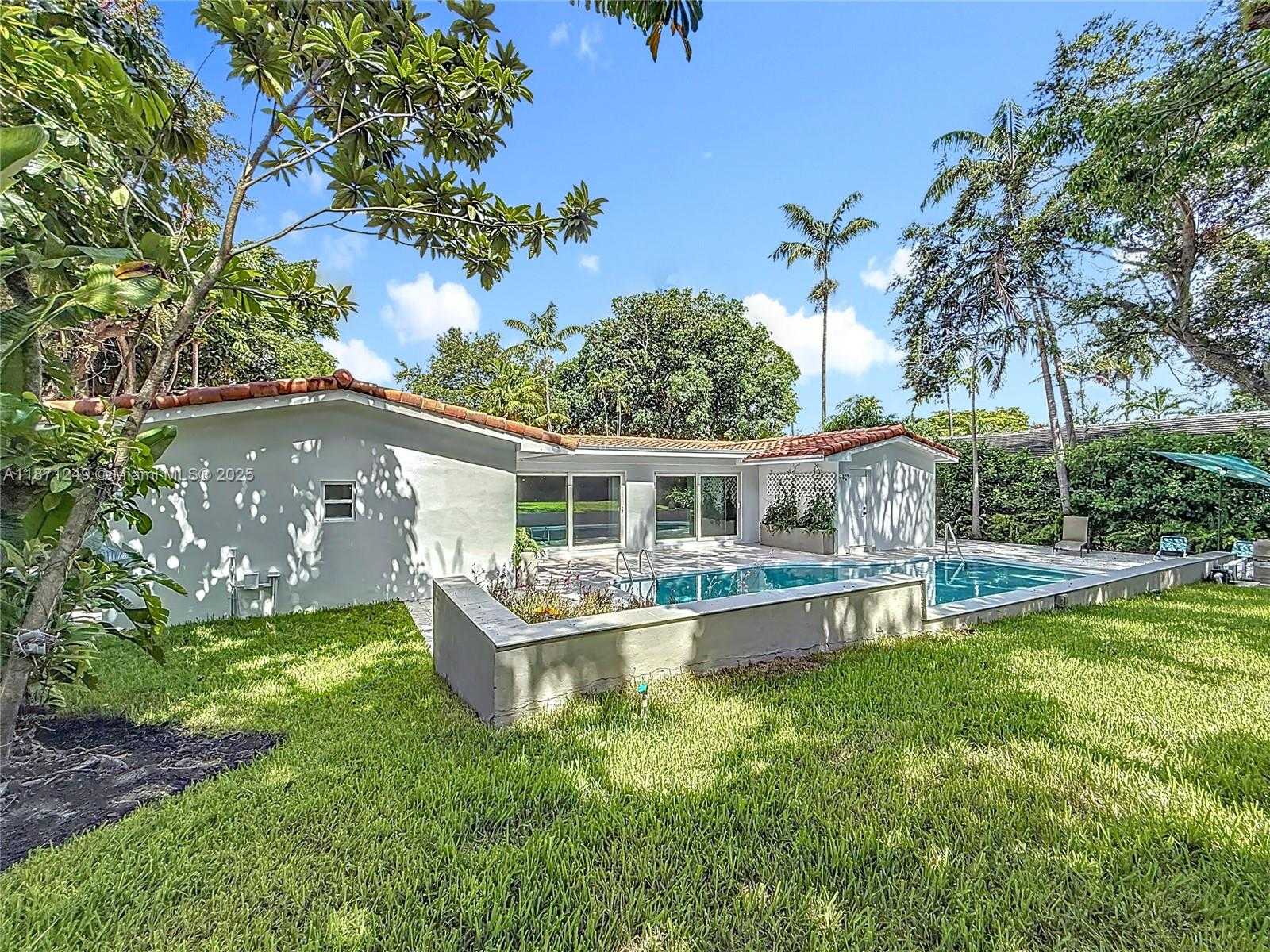 Small Image of 20001 NORTH EAST 21ST AVE, Miami Number 54