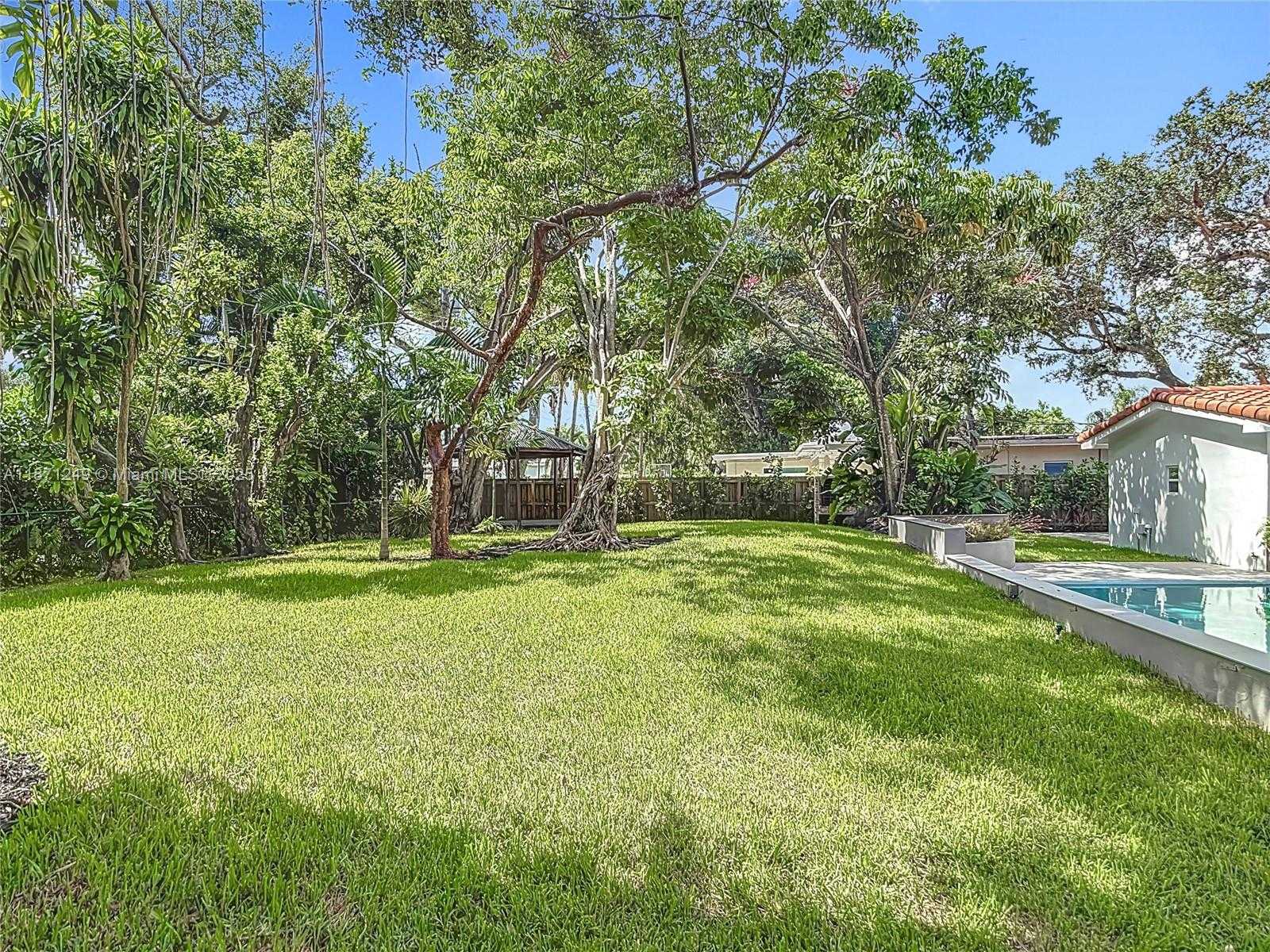 Small Image of 20001 NORTH EAST 21ST AVE, Miami Number 56