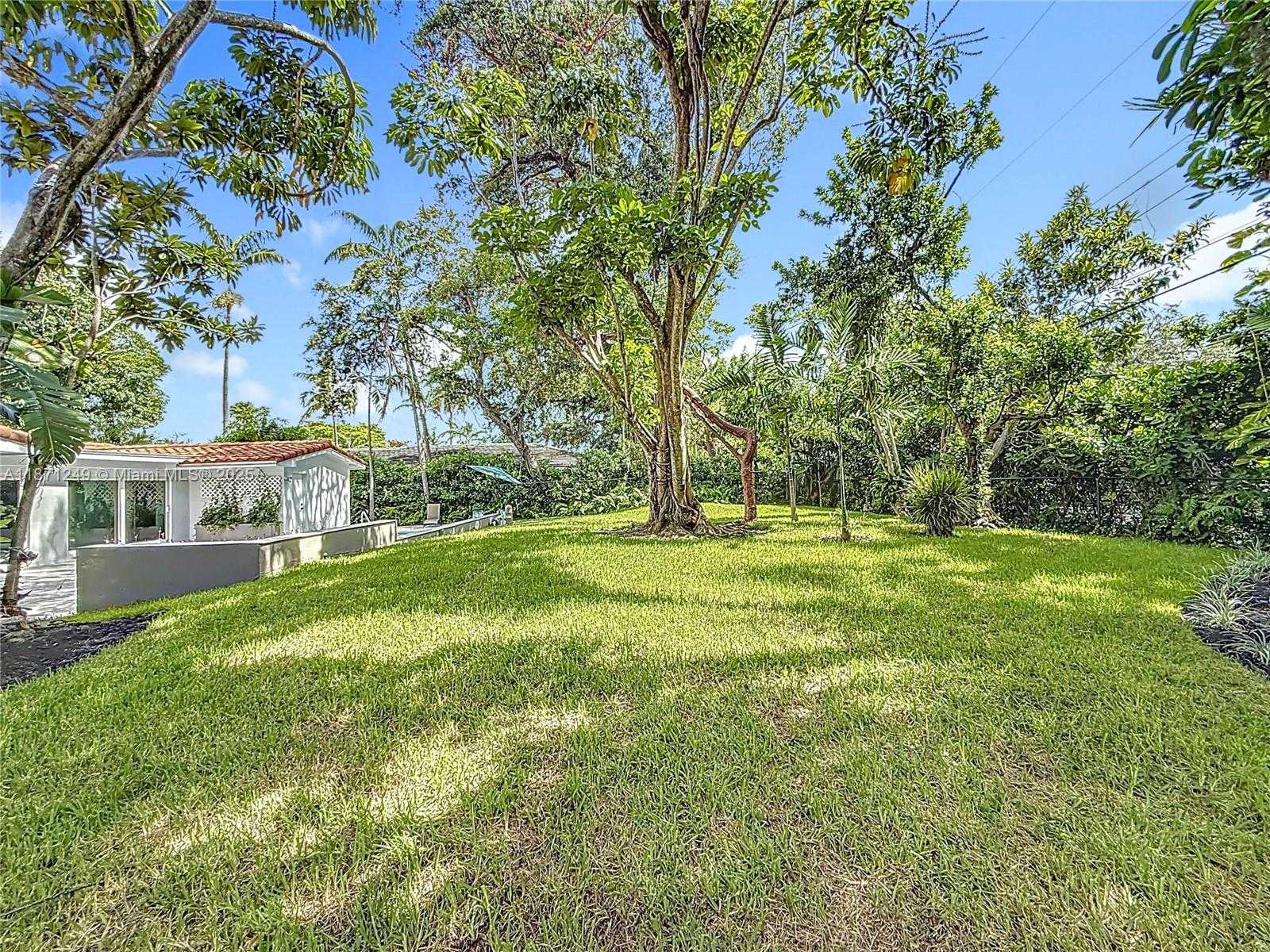 Small Image of 20001 NORTH EAST 21ST AVE, Miami Number 58