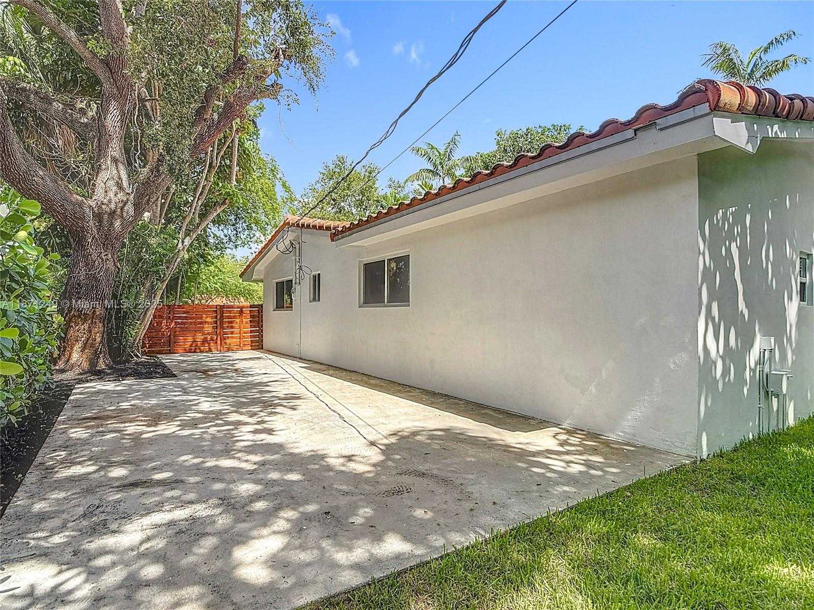 Small Image of 20001 NORTH EAST 21ST AVE, Miami Number 62