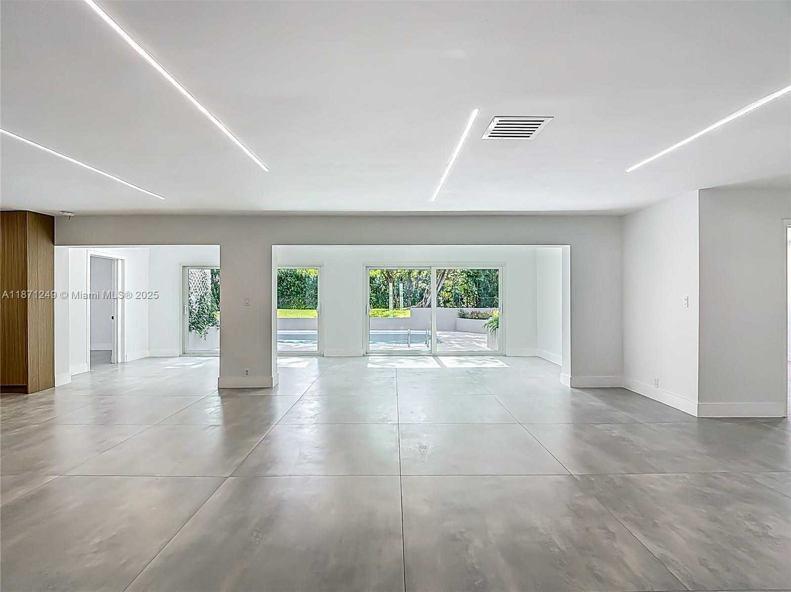 Small Image of 20001 NORTH EAST 21ST AVE, Miami Number 7