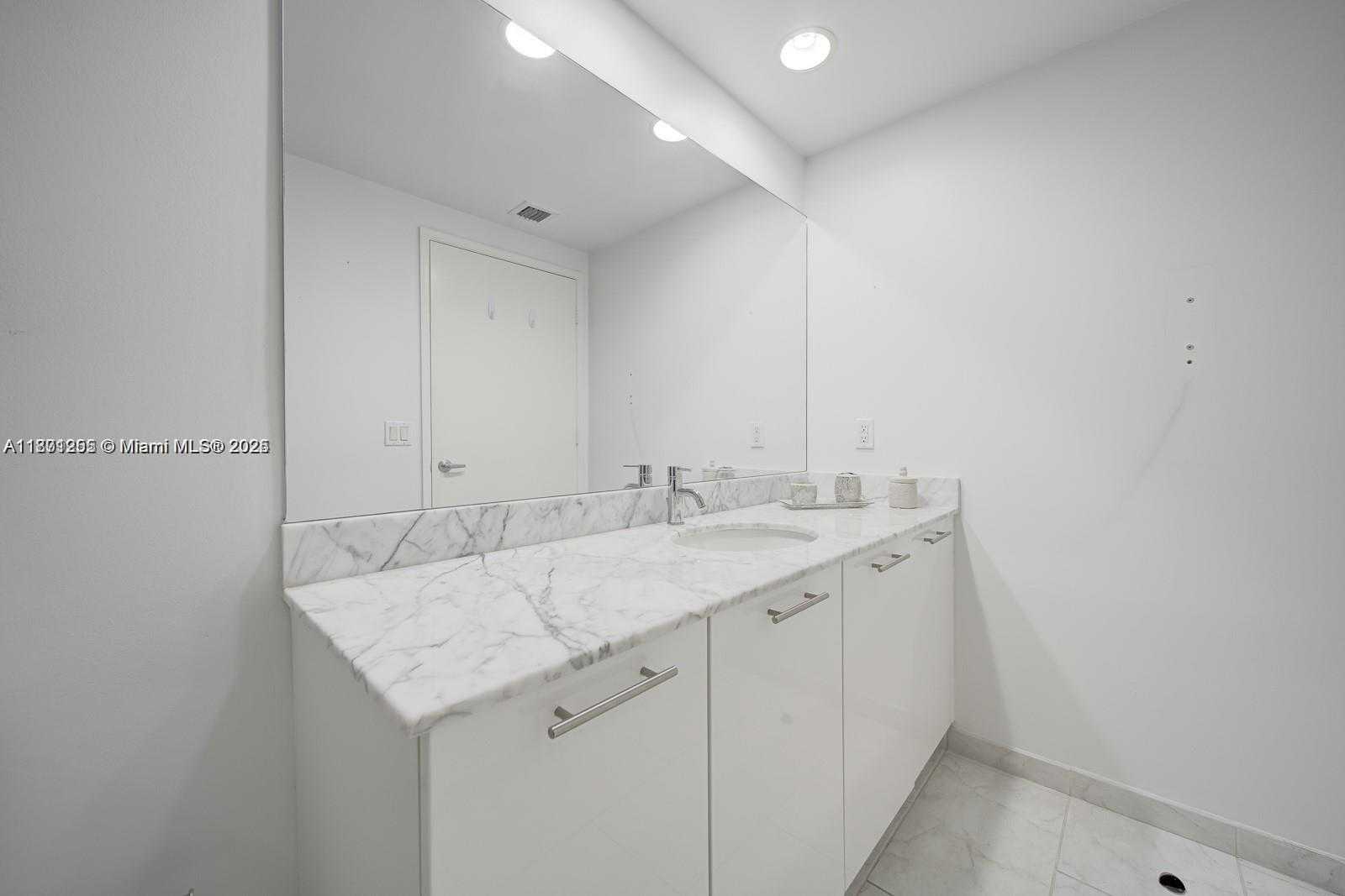 Small Image of 951 BRICKELL AVE #3905, Miami Number 20