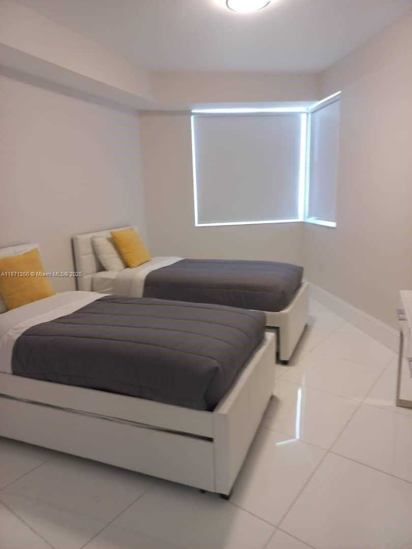 Small Image of 20000 EAST COUNTRY CLUB DR #1212, Aventura Number 6