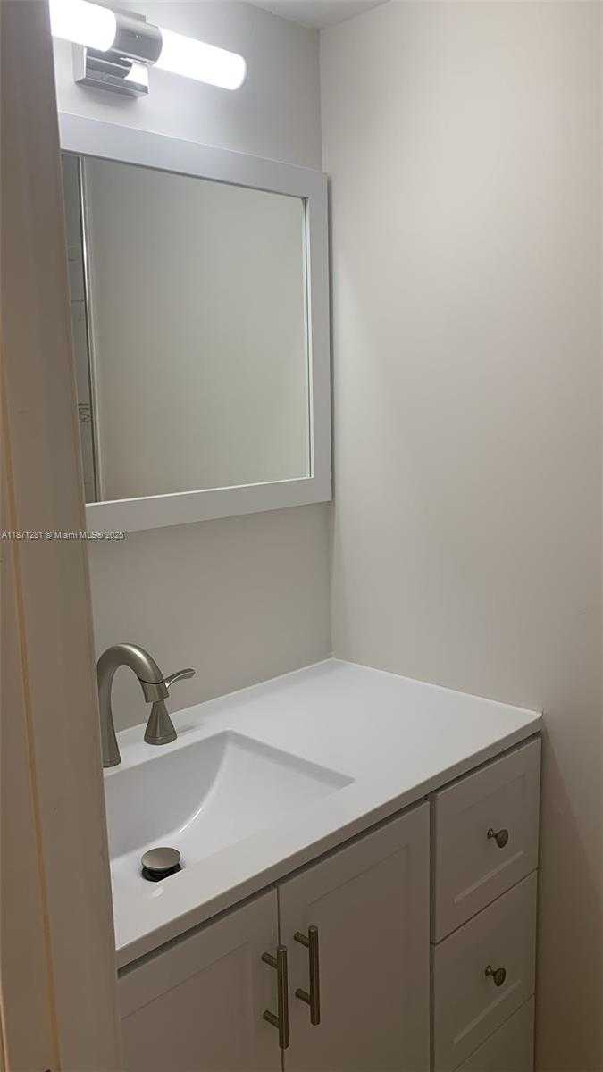 Small Image of 200 LESLIE DR #1106, Hallandale Beach Number 8