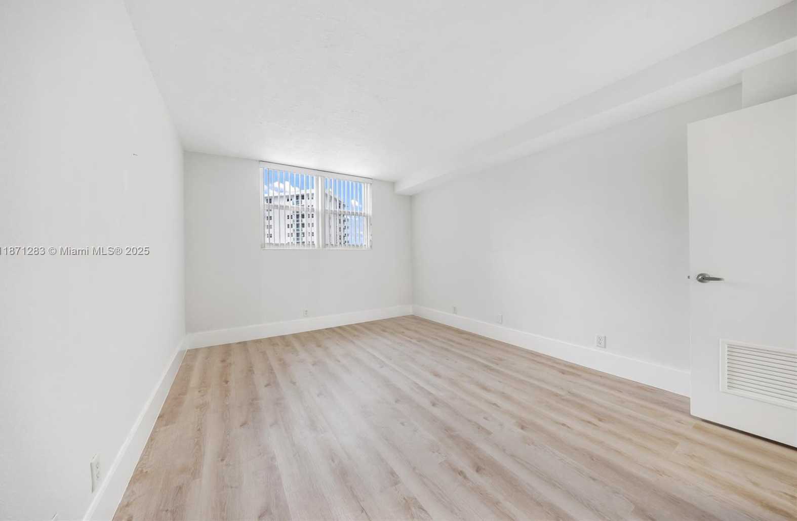 Small Image of 3000 SOUTH OCEAN DR #814, Hollywood Number 16