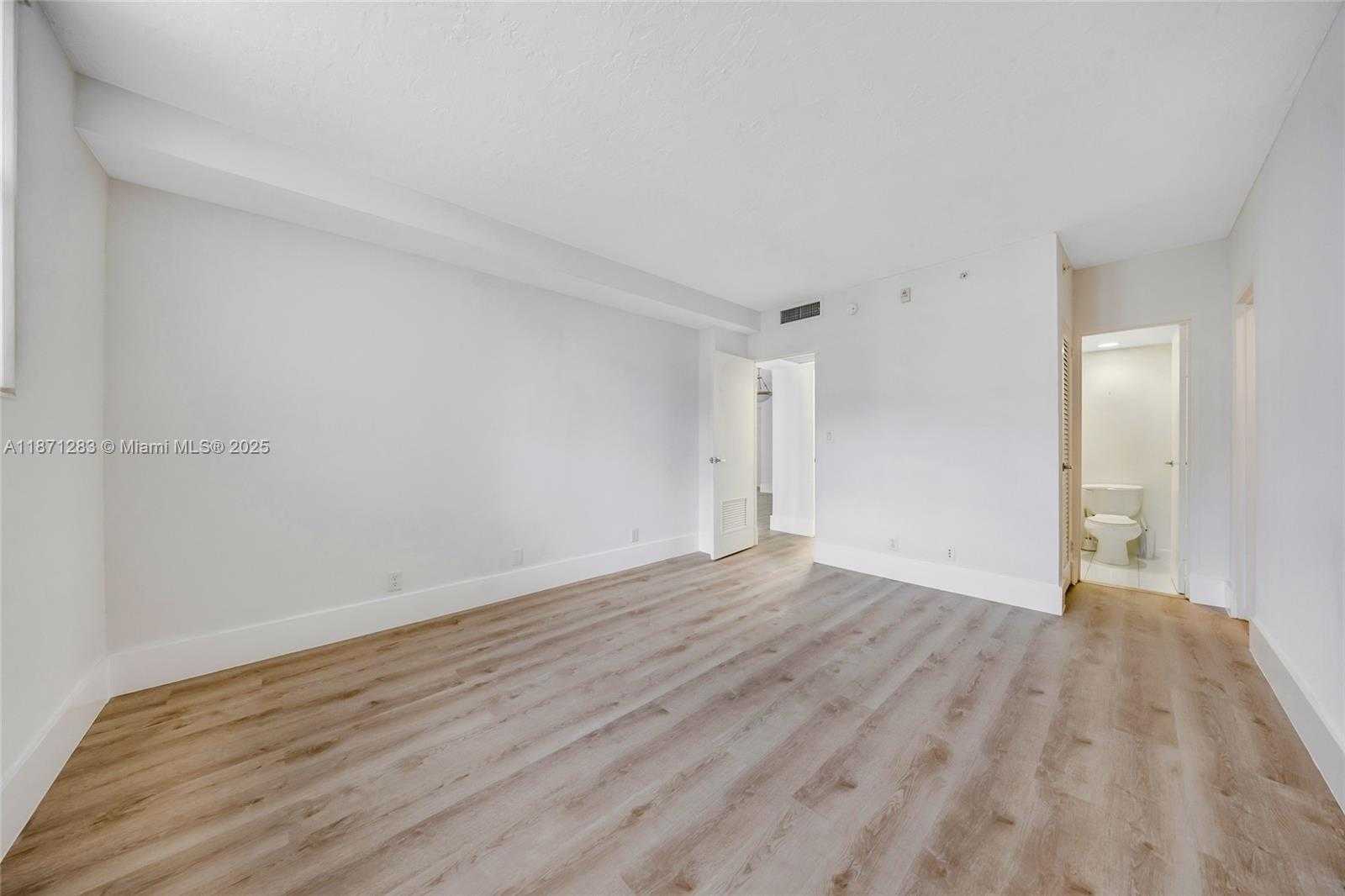 Small Image of 3000 SOUTH OCEAN DR #814, Hollywood Number 17