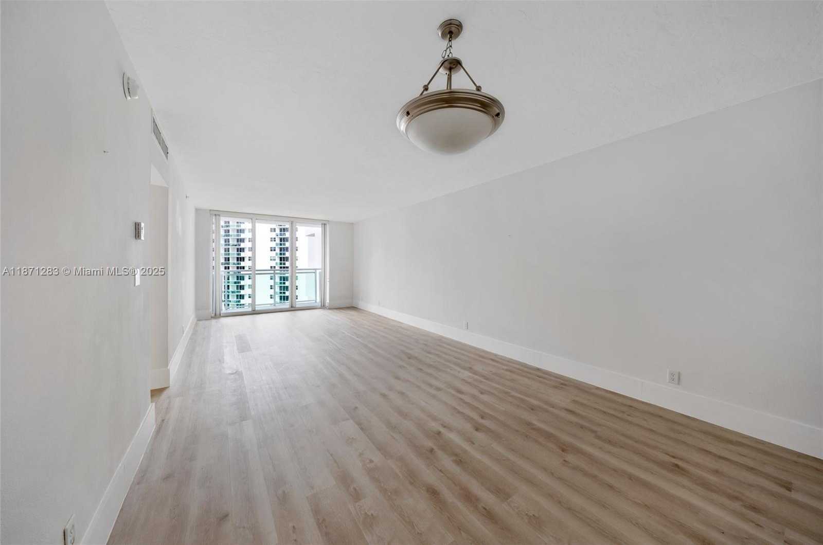 Small Image of 3000 SOUTH OCEAN DR #814, Hollywood Number 2