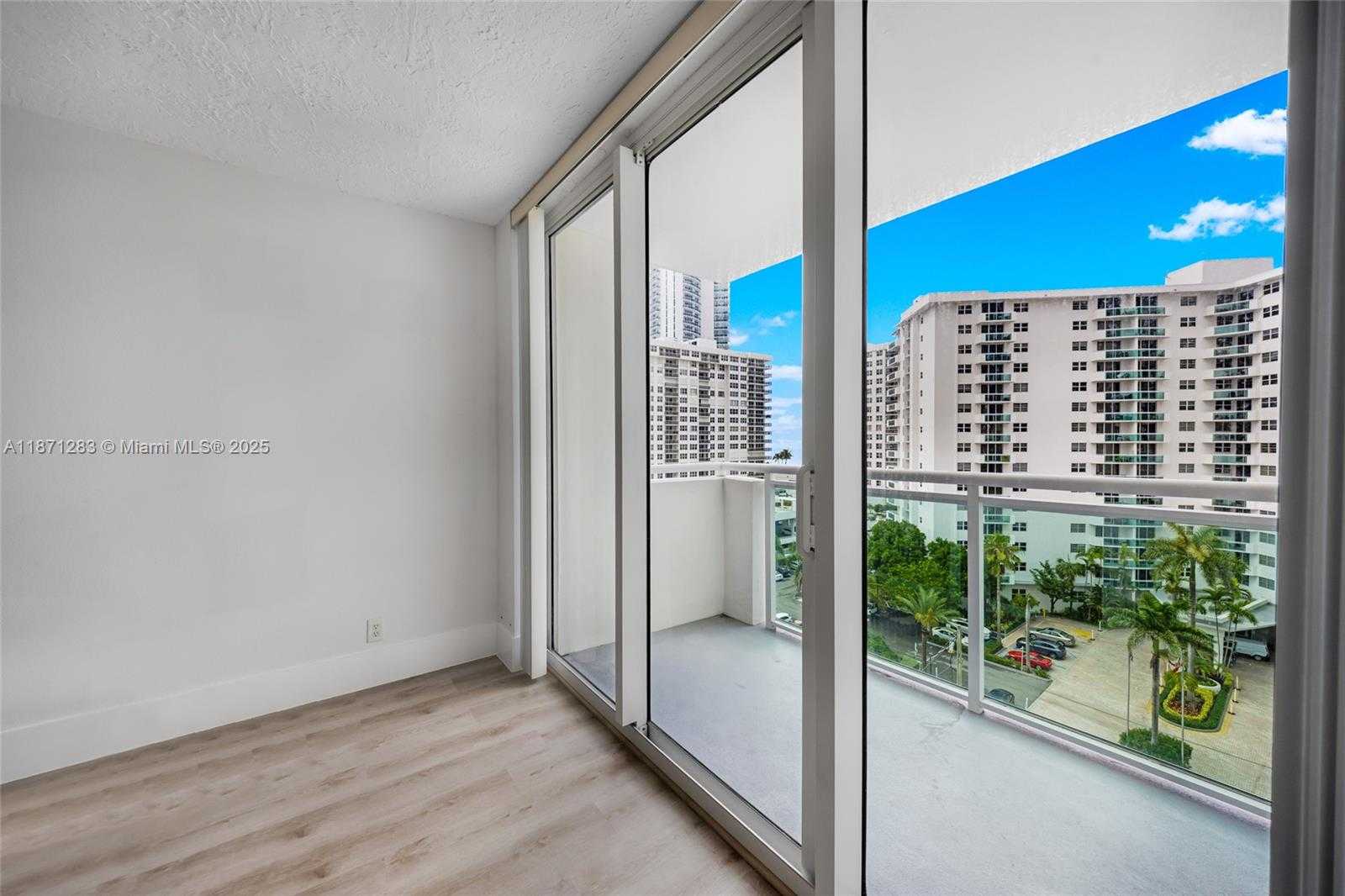 Small Image of 3000 SOUTH OCEAN DR #814, Hollywood Number 9