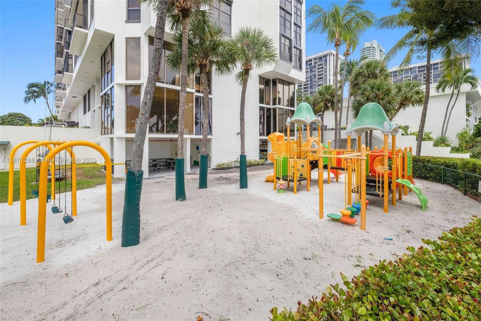Small Image of 1915 BRICKELL AVE #C405, Miami Number 40