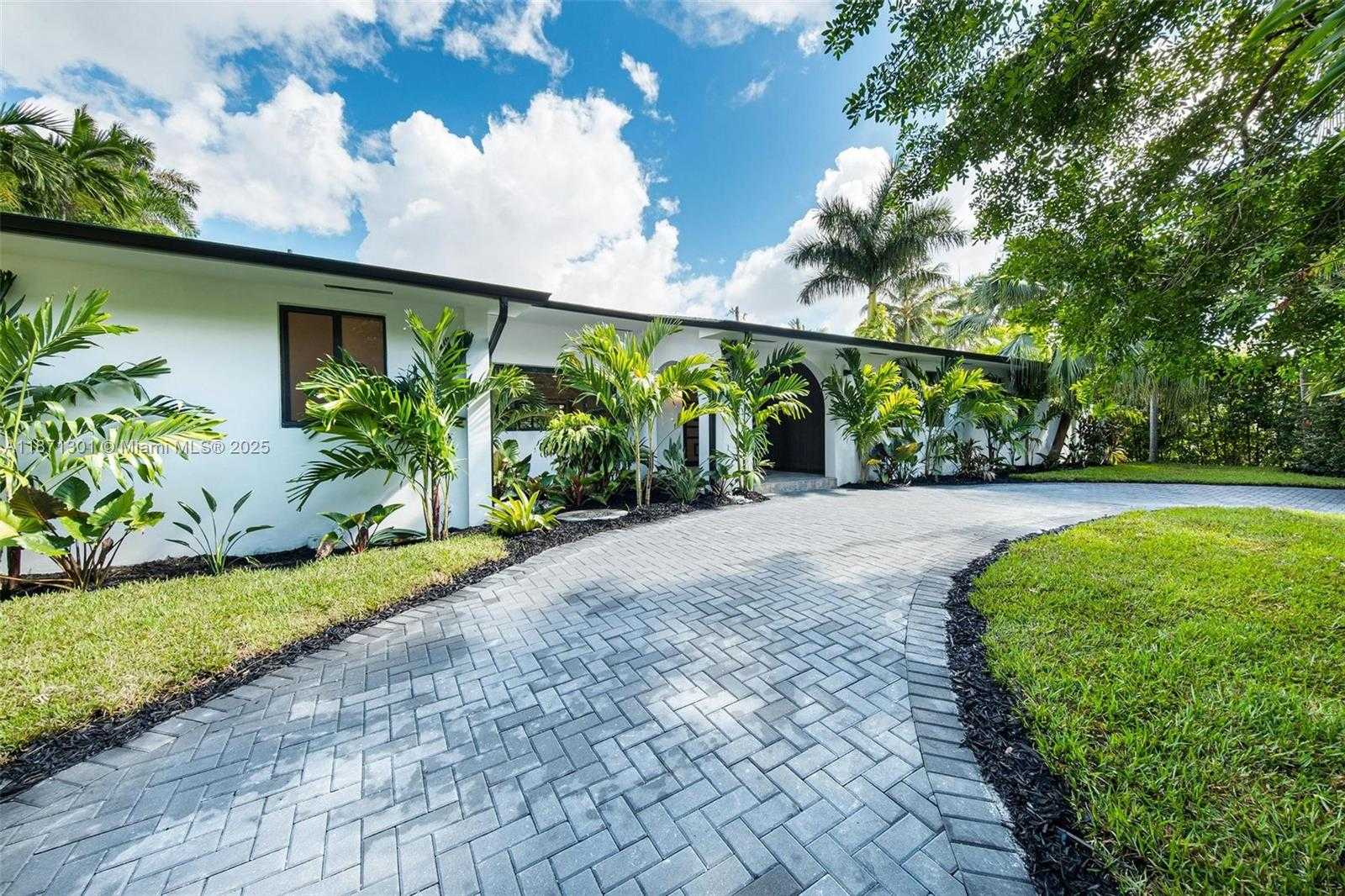 Small Image of 7401 MIAMI VIEW DR, North Bay Village Number 12