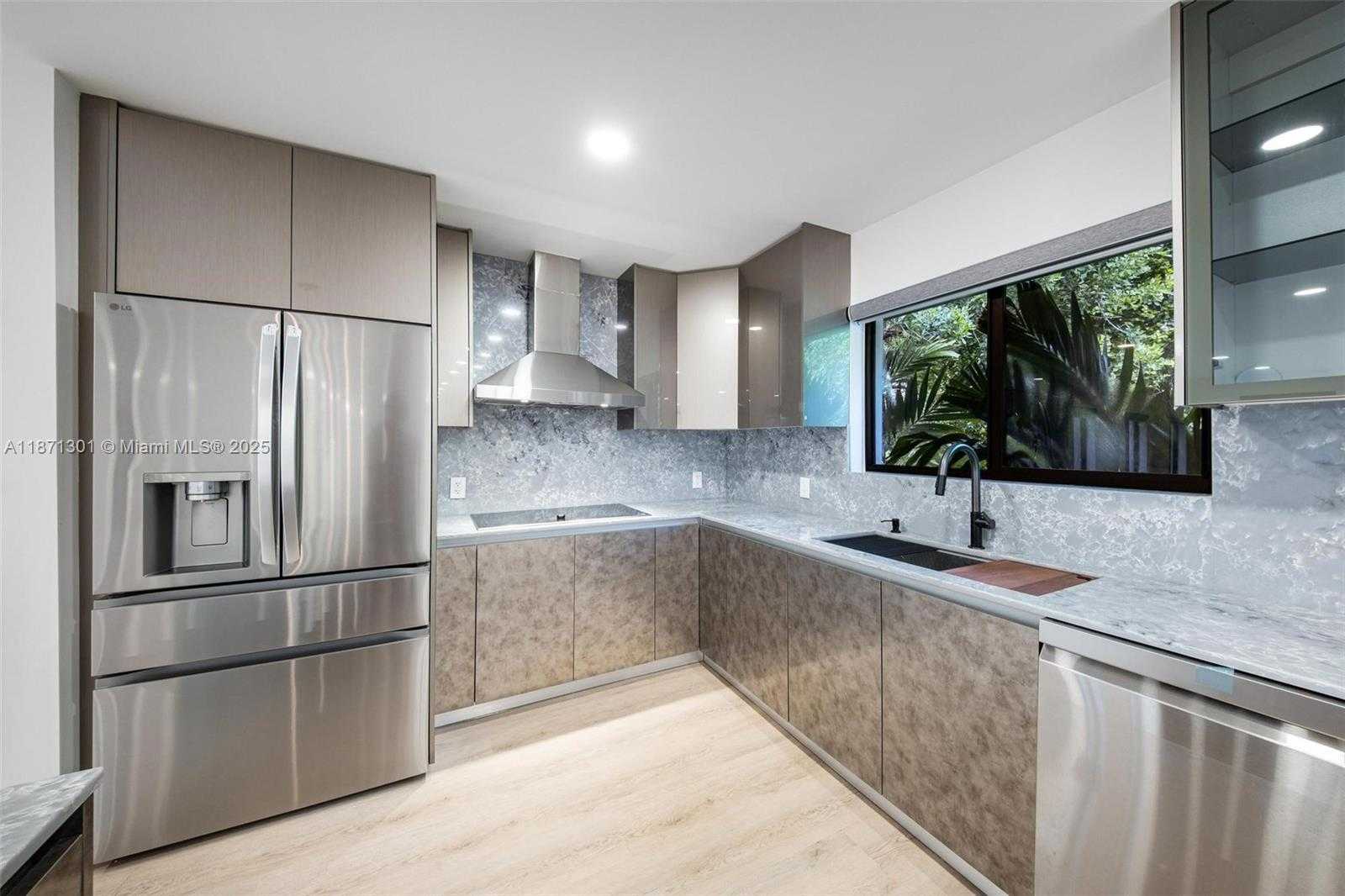 Small Image of 7401 MIAMI VIEW DR, North Bay Village Number 15