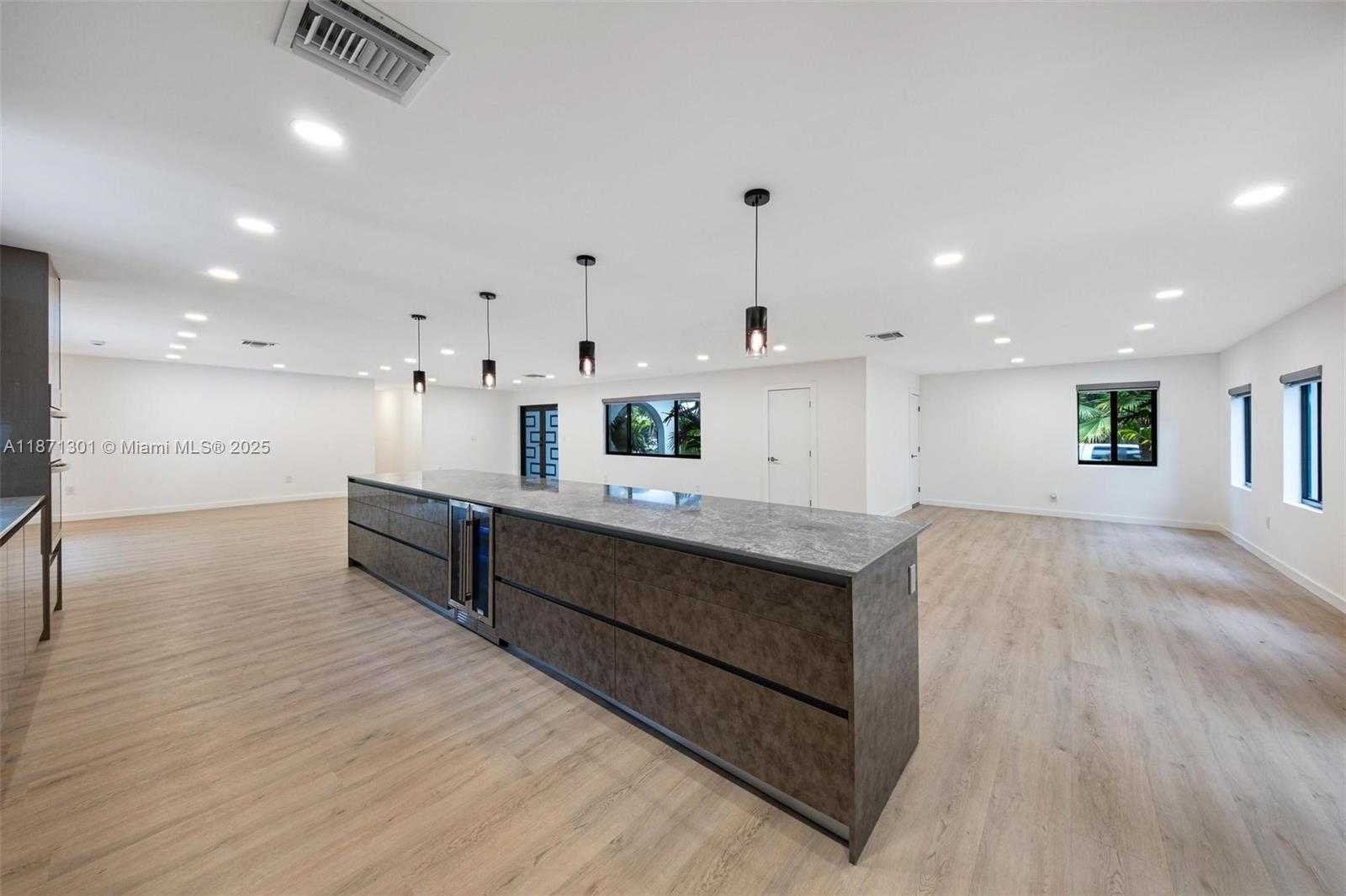 Small Image of 7401 MIAMI VIEW DR, North Bay Village Number 16