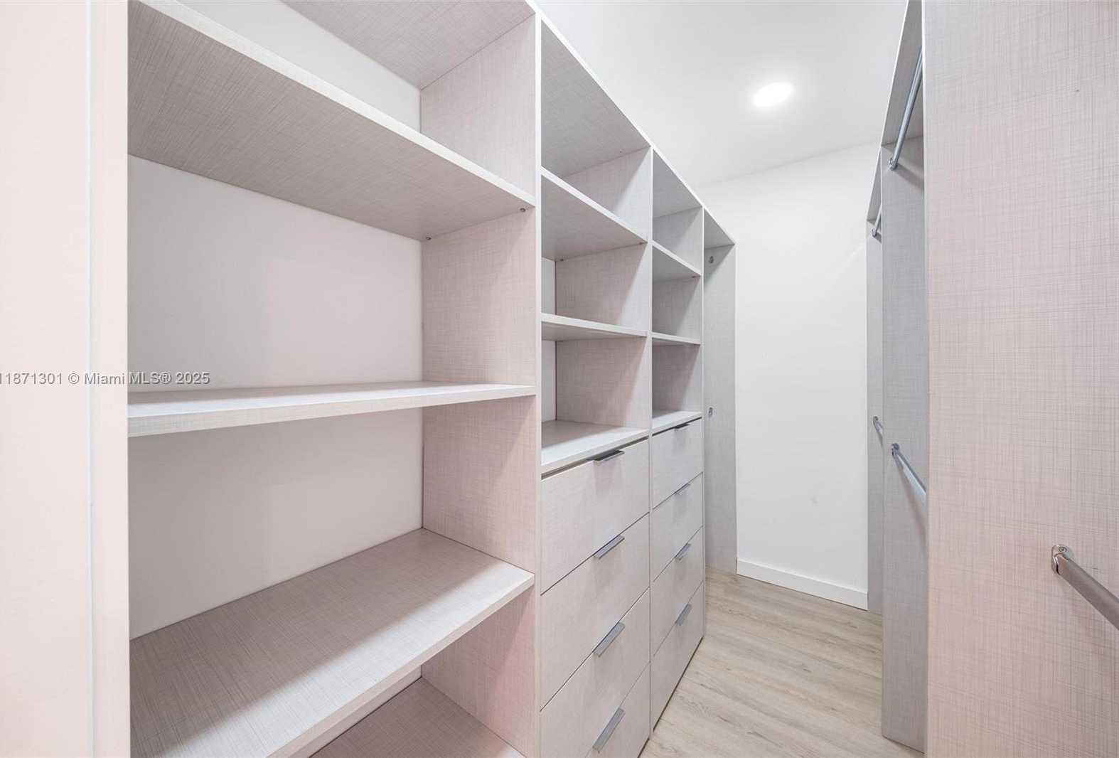 Small Image of 7401 MIAMI VIEW DR, North Bay Village Number 27