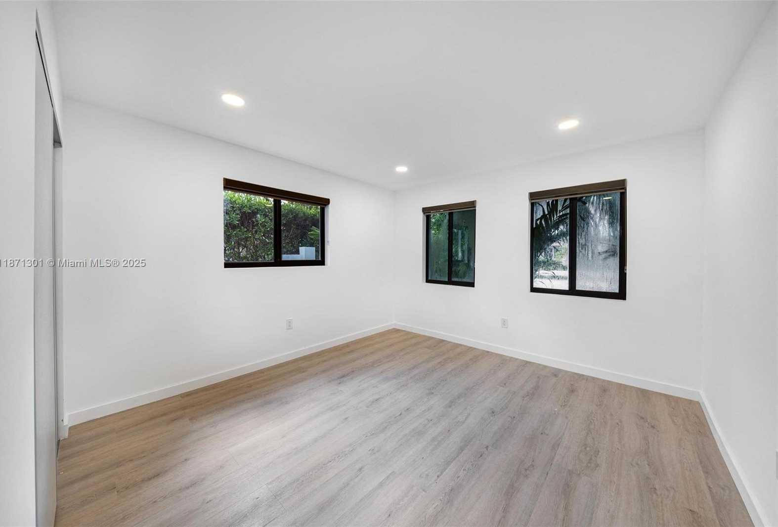 Small Image of 7401 MIAMI VIEW DR, North Bay Village Number 28