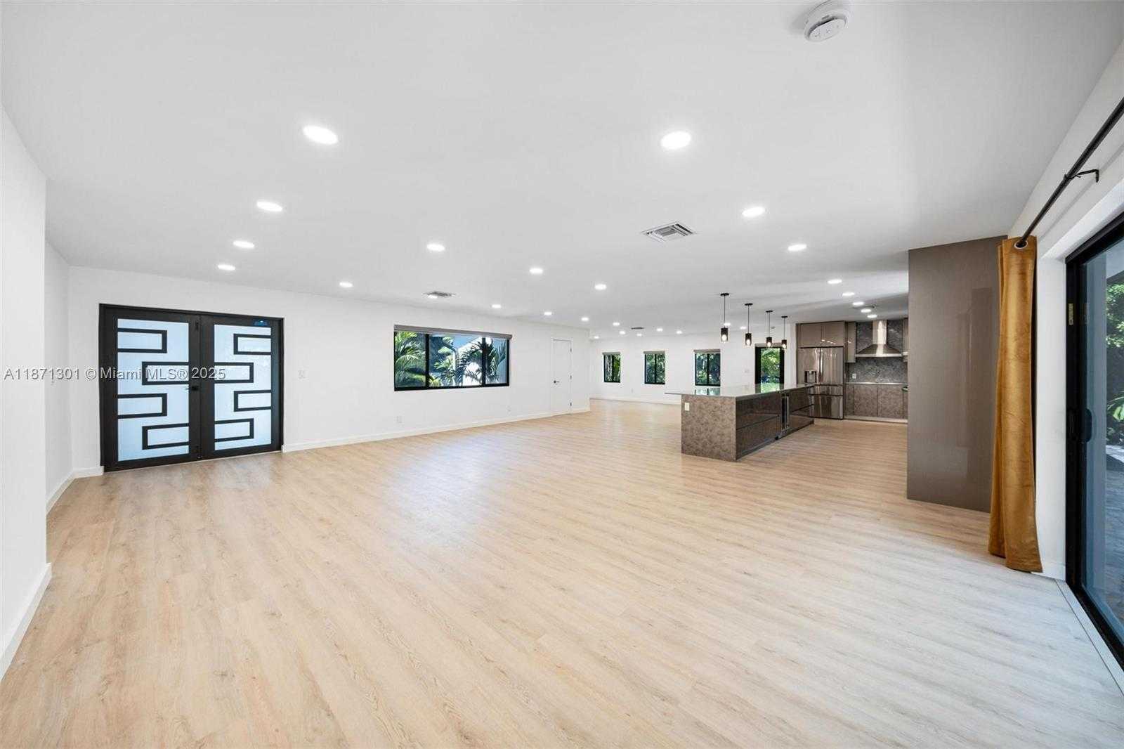 Small Image of 7401 MIAMI VIEW DR, North Bay Village Number 3