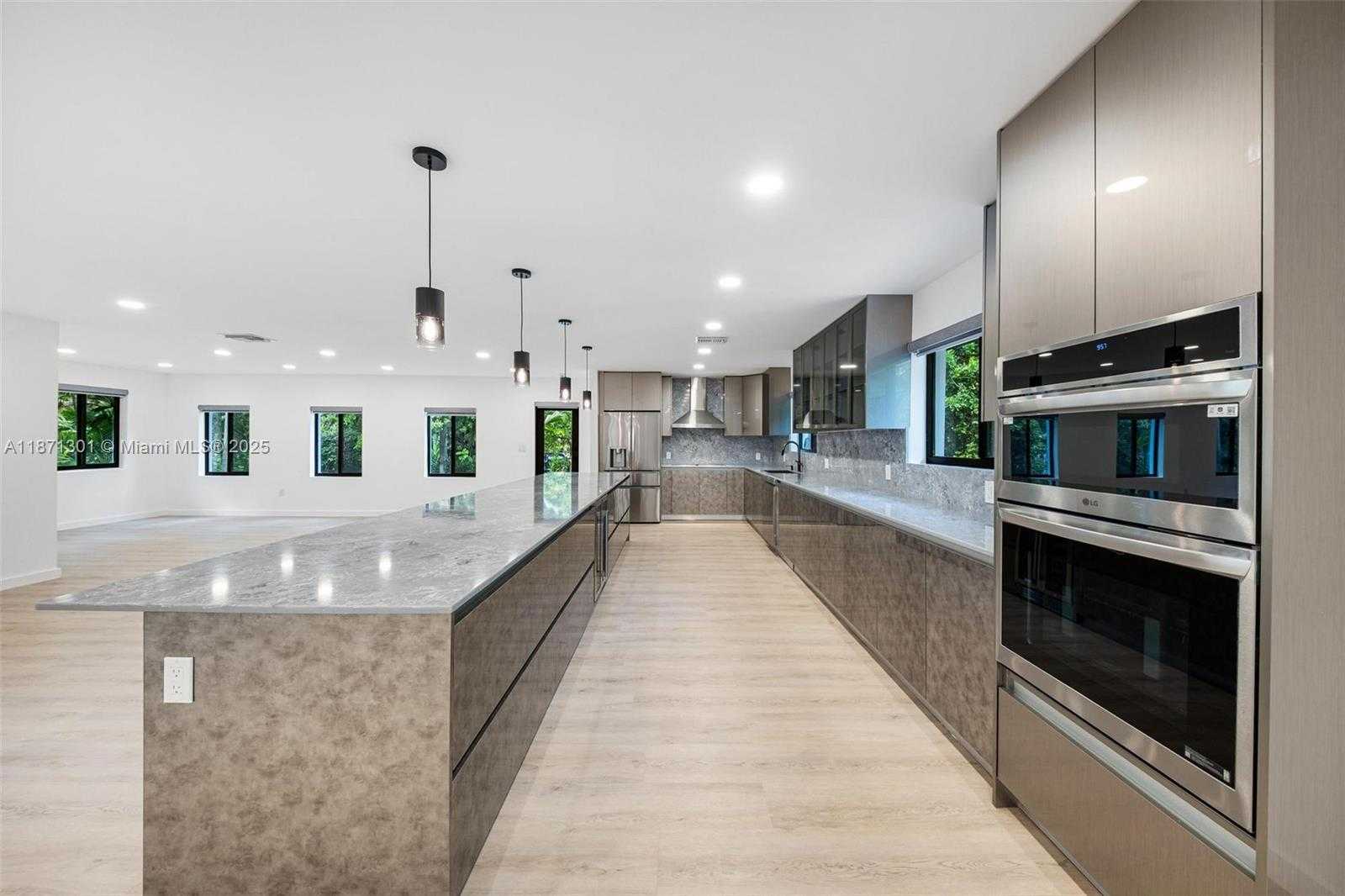 Small Image of 7401 MIAMI VIEW DR, North Bay Village Number 4