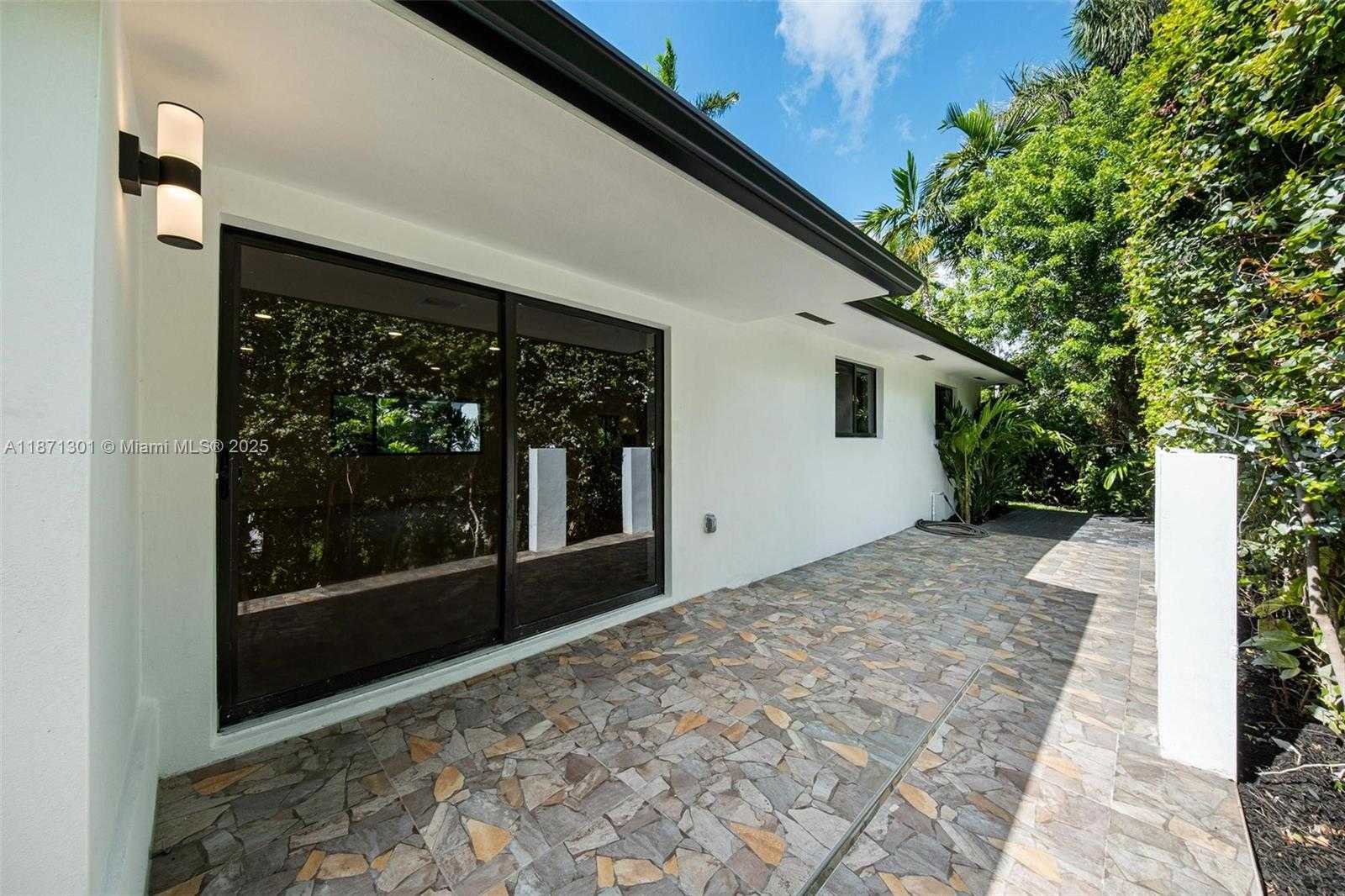 Small Image of 7401 MIAMI VIEW DR, North Bay Village Number 6