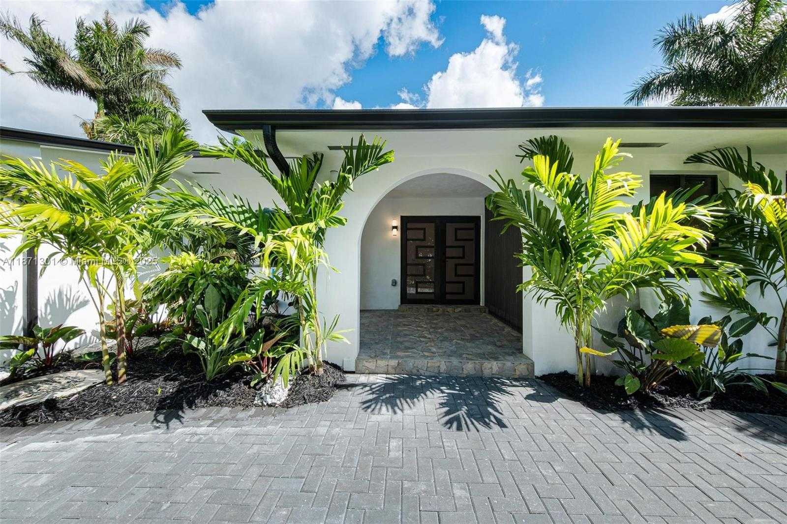Small Image of 7401 MIAMI VIEW DR, North Bay Village Number 9