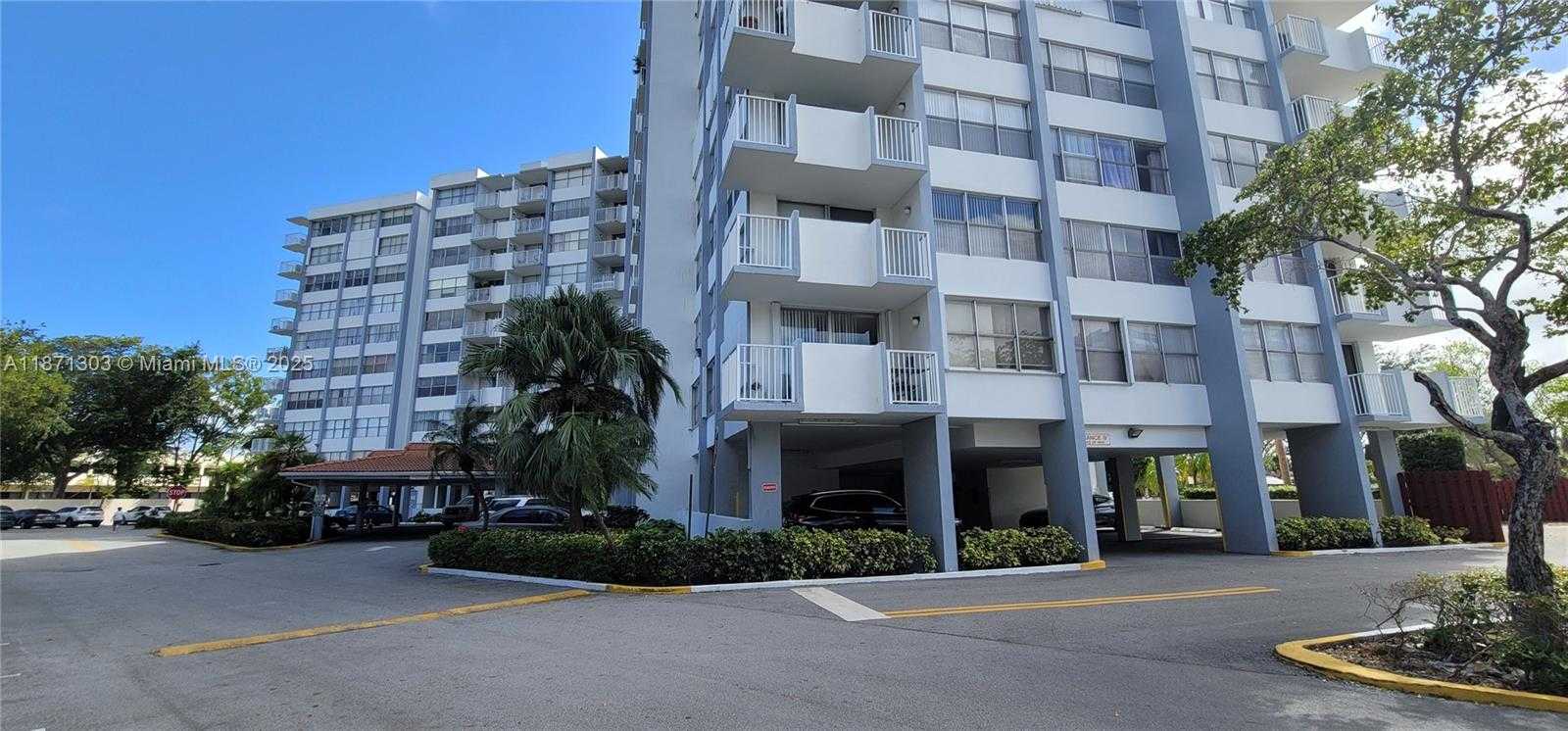 Small Image of 1300 NORTH EAST MIAMI GARDENS DR #517E, Miami Number 2