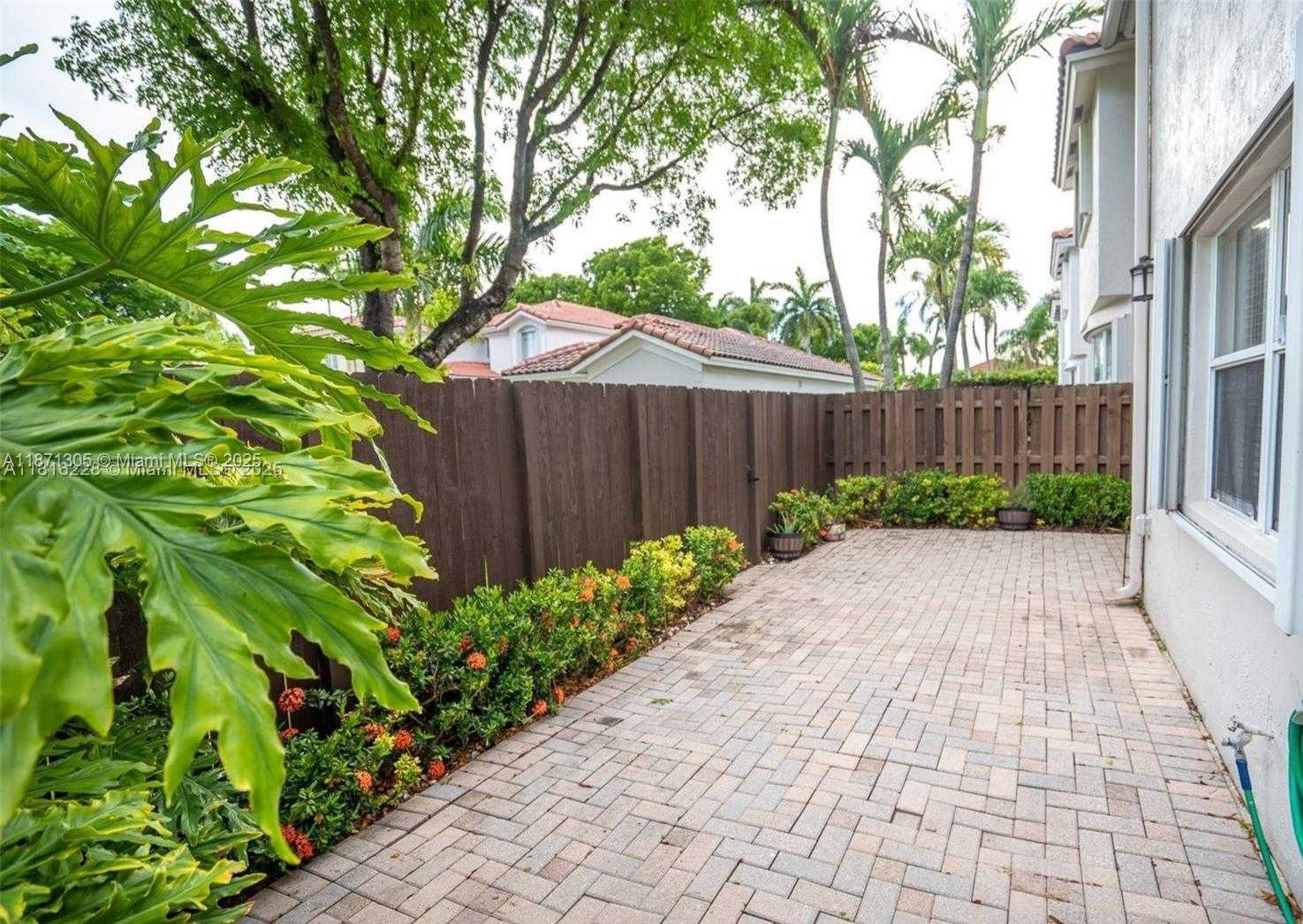 Small Image of 10914 NORTH WEST 70TH ST, Doral Number 12
