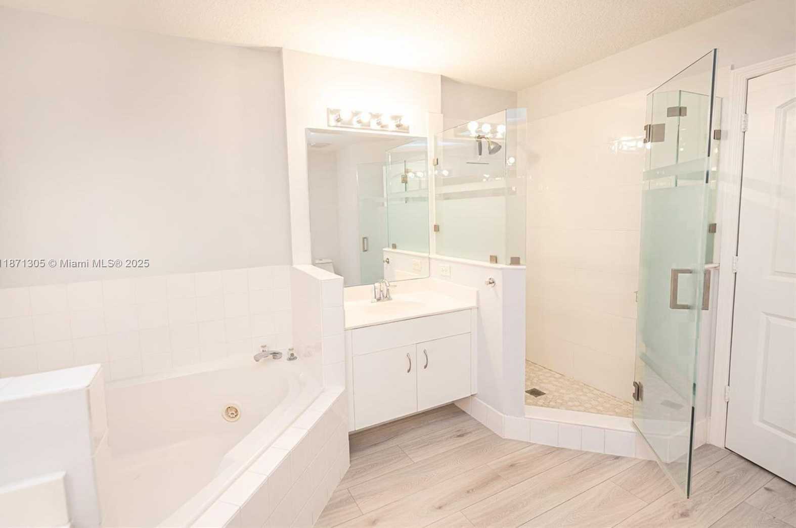 Small Image of 10914 NORTH WEST 70TH ST, Doral Number 15