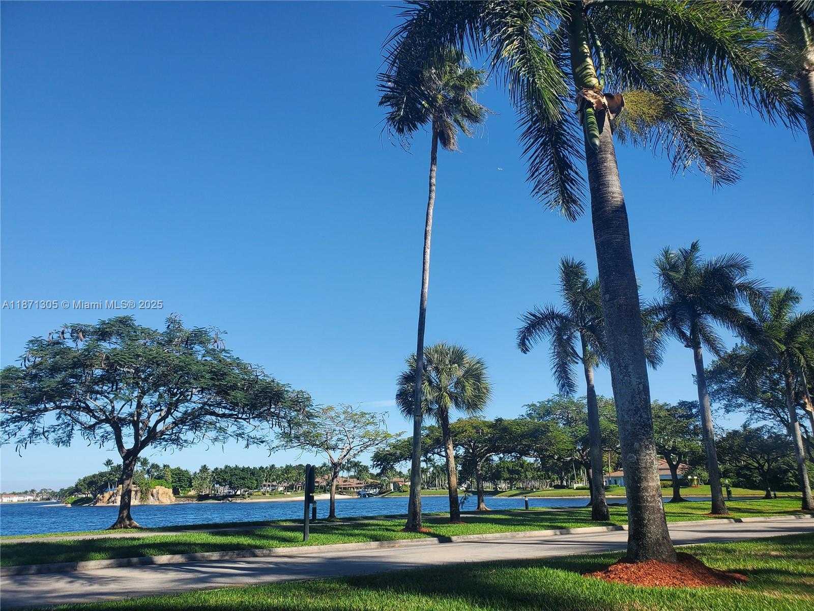 Small Image of 10914 NORTH WEST 70TH ST, Doral Number 24