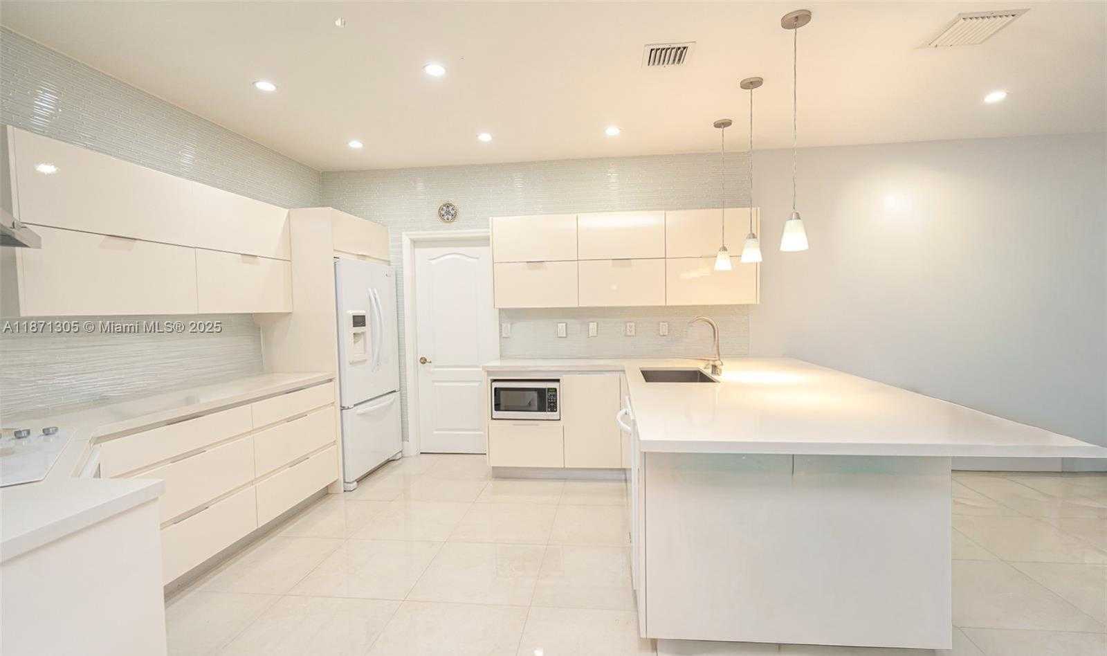 Small Image of 10914 NORTH WEST 70TH ST, Doral Number 4