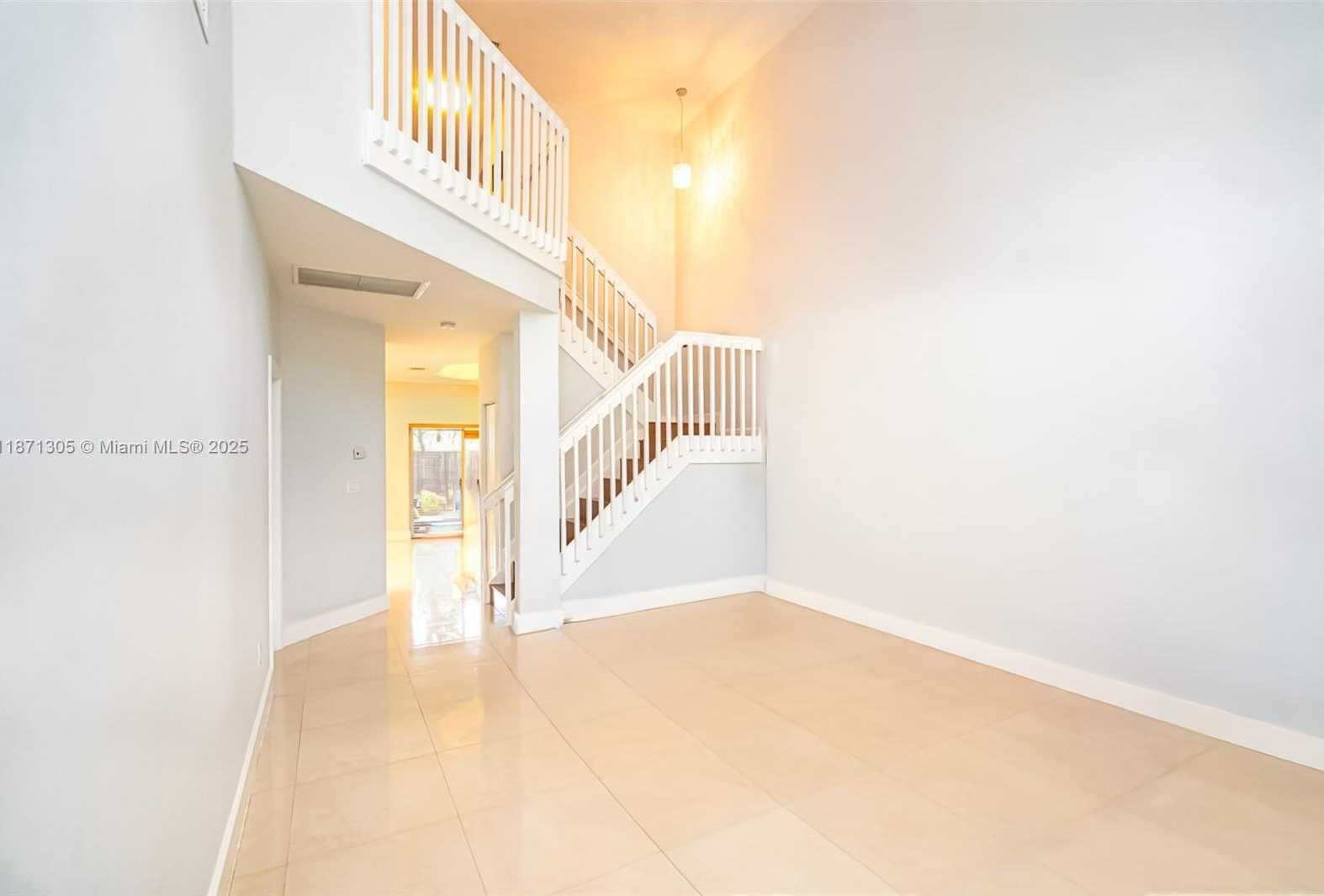 Small Image of 10914 NORTH WEST 70TH ST, Doral Number 7