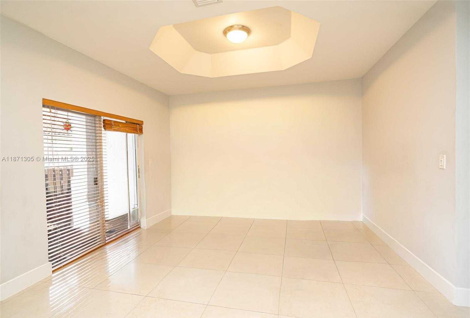 Small Image of 10914 NORTH WEST 70TH ST, Doral Number 9