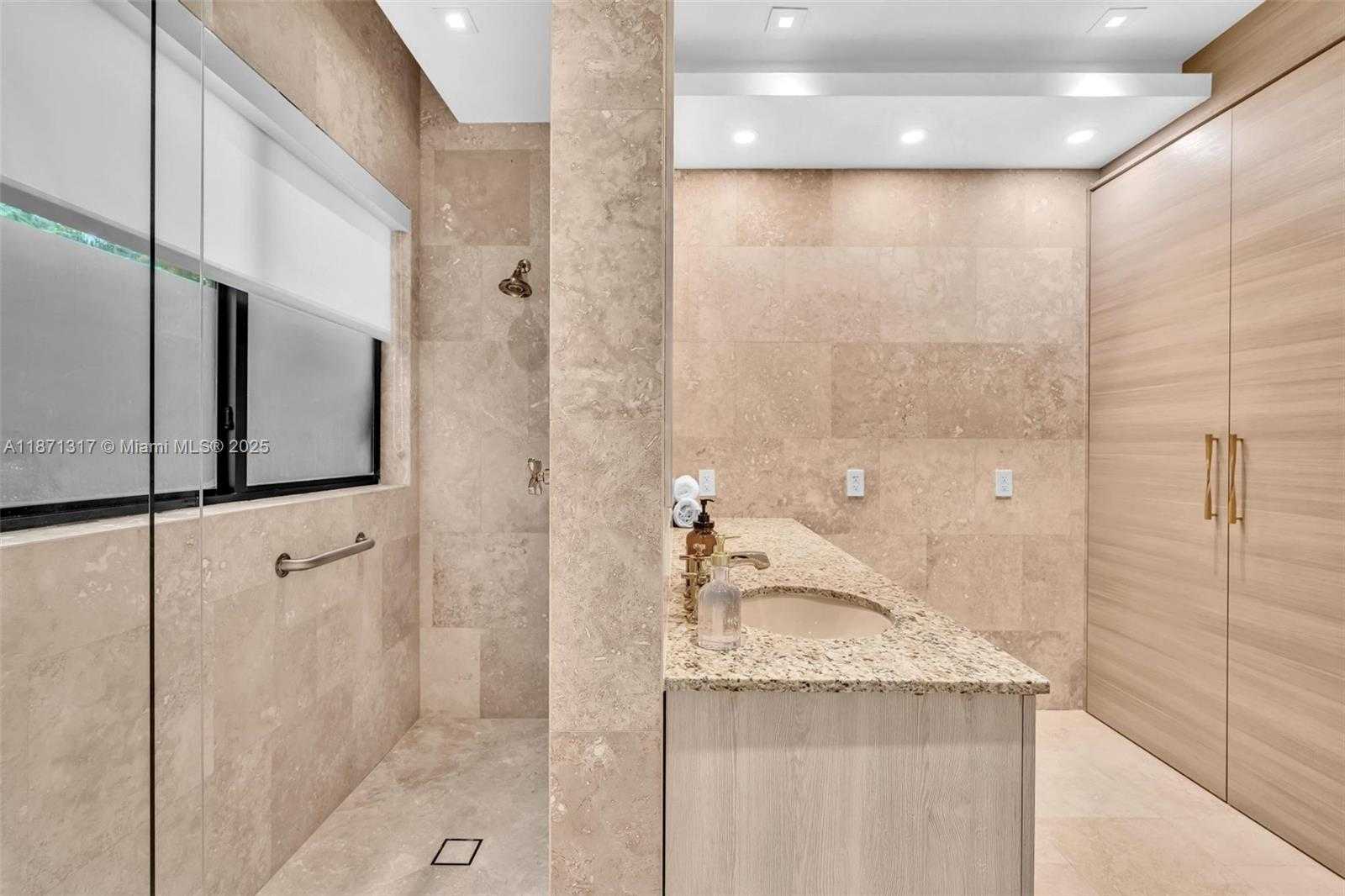 Small Image of 1350 98TH ST, Bay Harbor Islands Number 19