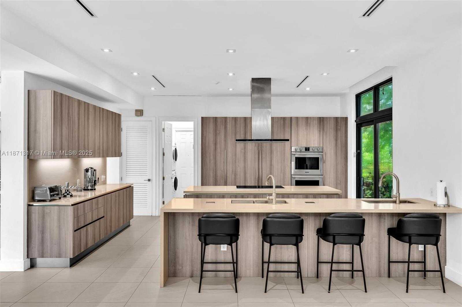 Small Image of 1350 98TH ST, Bay Harbor Islands Number 2