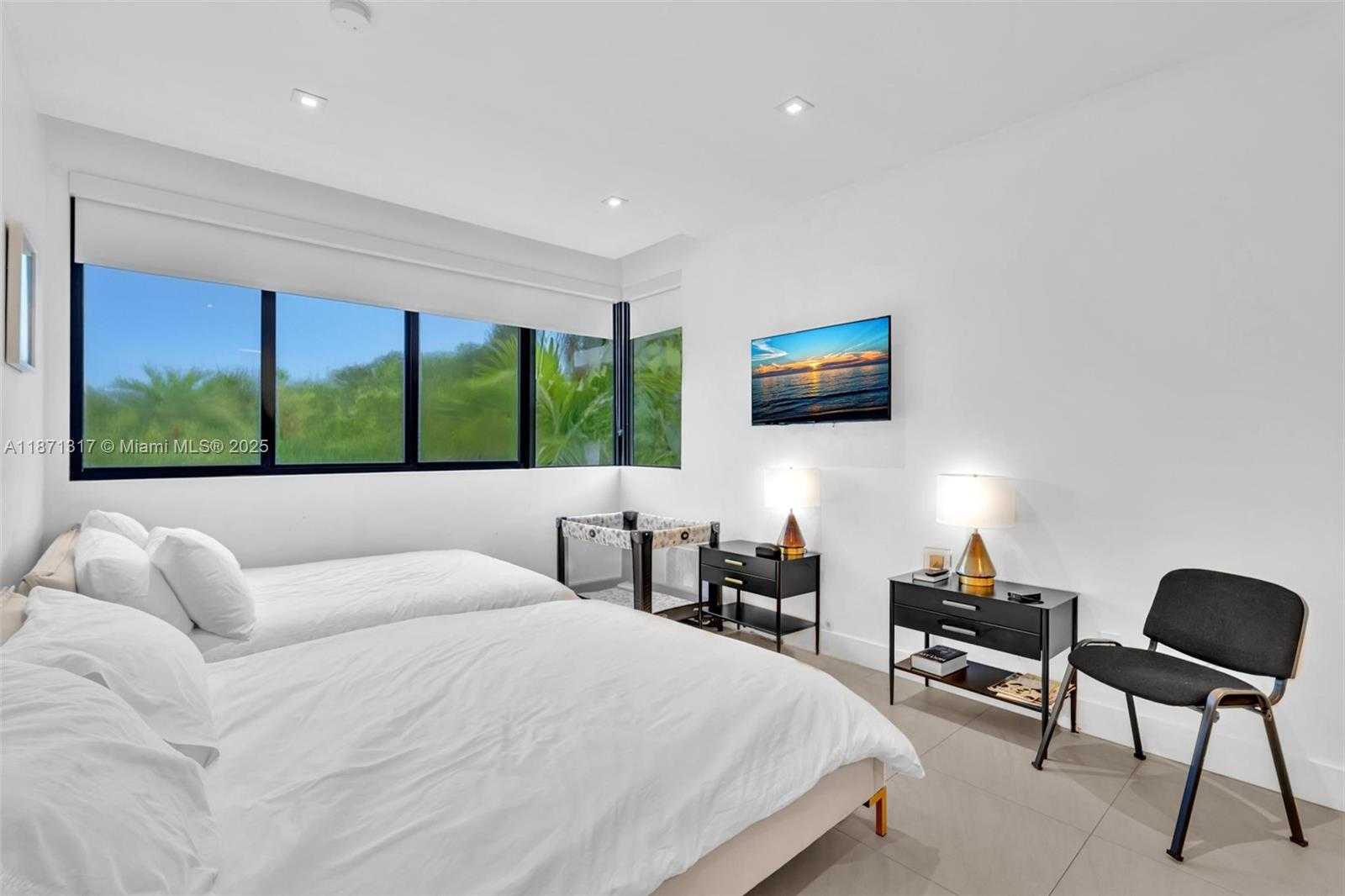 Small Image of 1350 98TH ST, Bay Harbor Islands Number 24