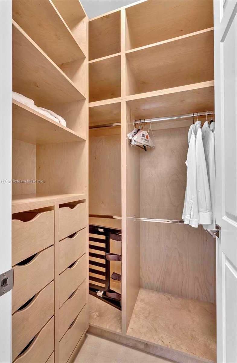 Small Image of 1350 98TH ST, Bay Harbor Islands Number 25