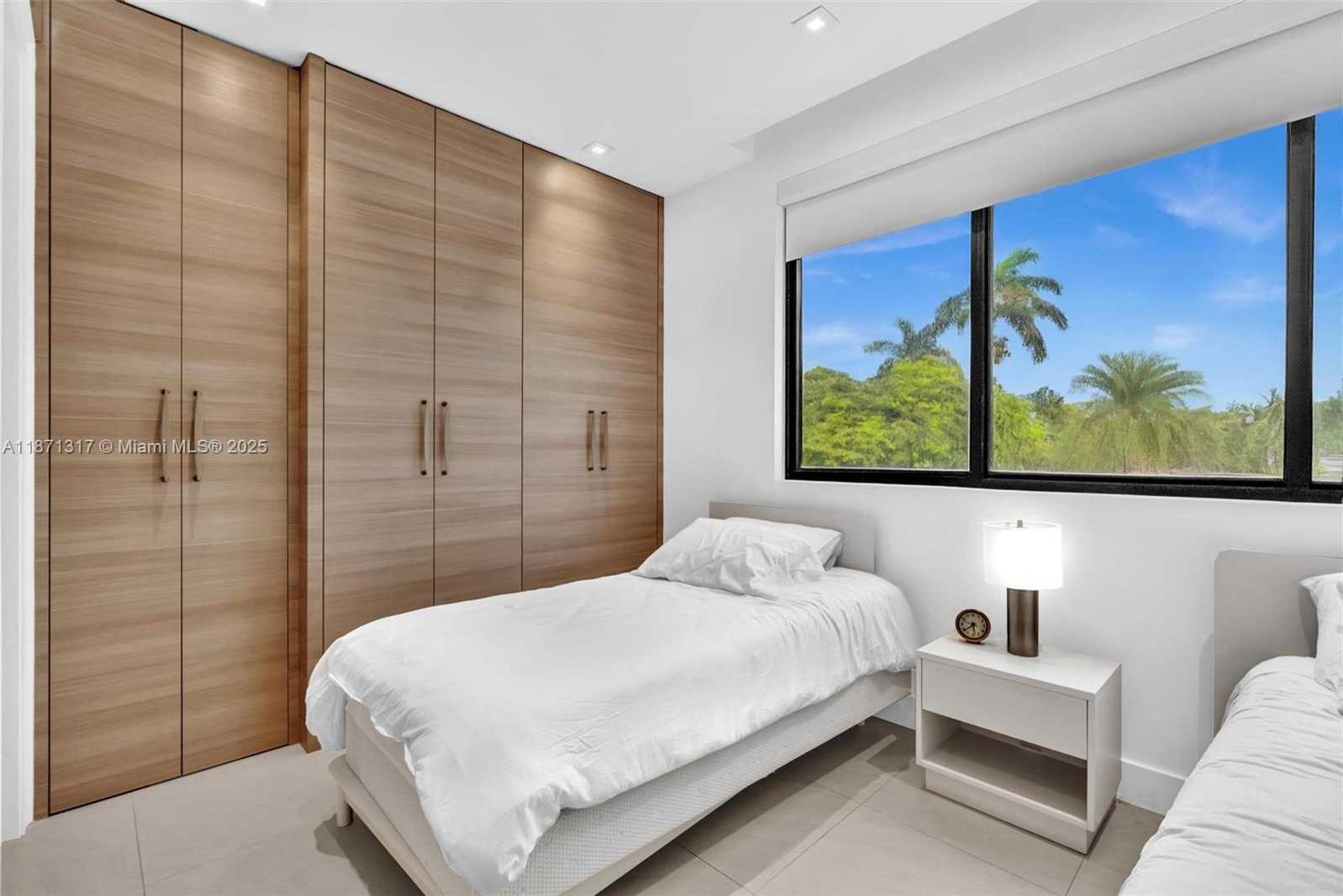 Small Image of 1350 98TH ST, Bay Harbor Islands Number 27