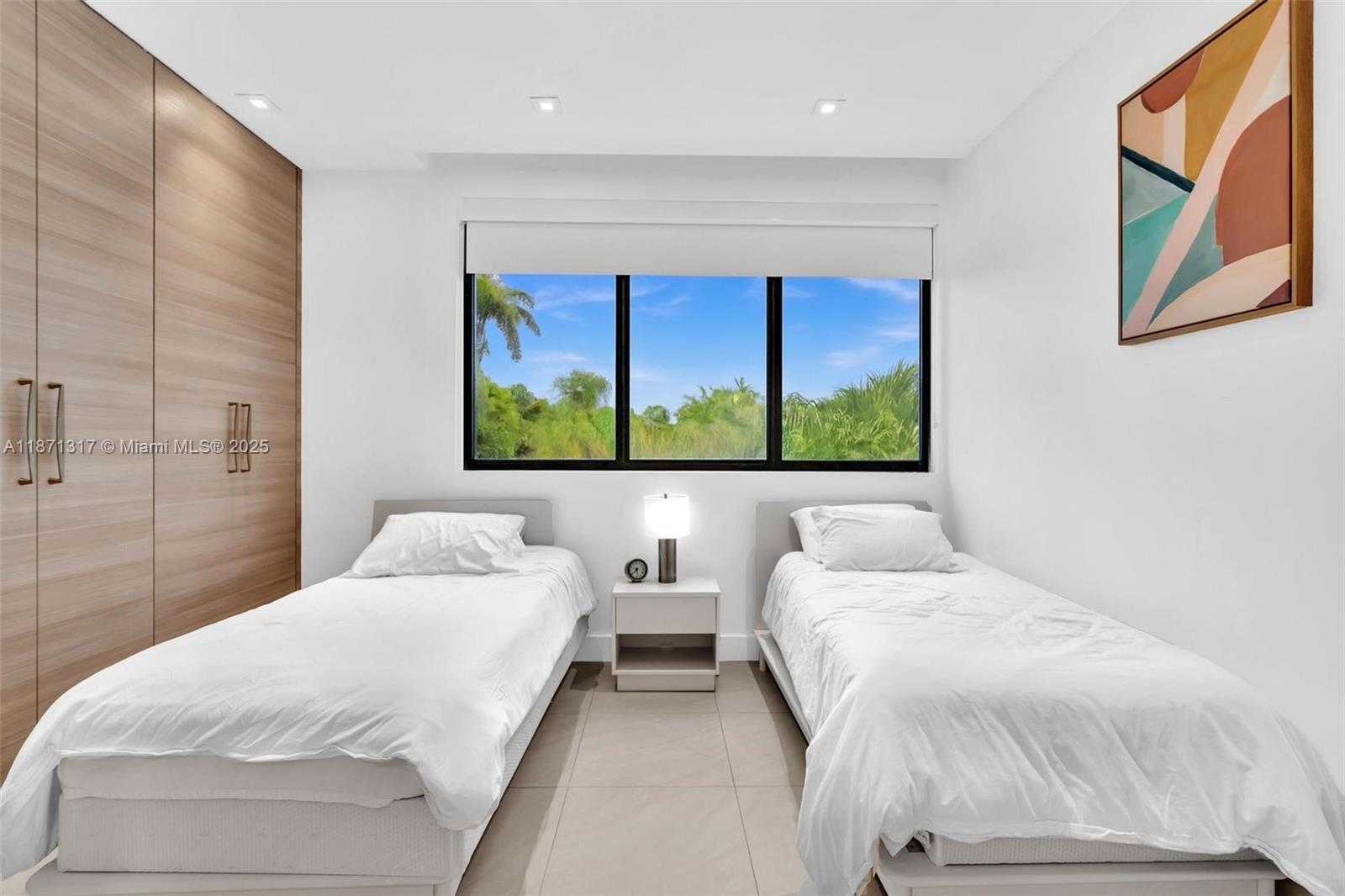 Small Image of 1350 98TH ST, Bay Harbor Islands Number 28