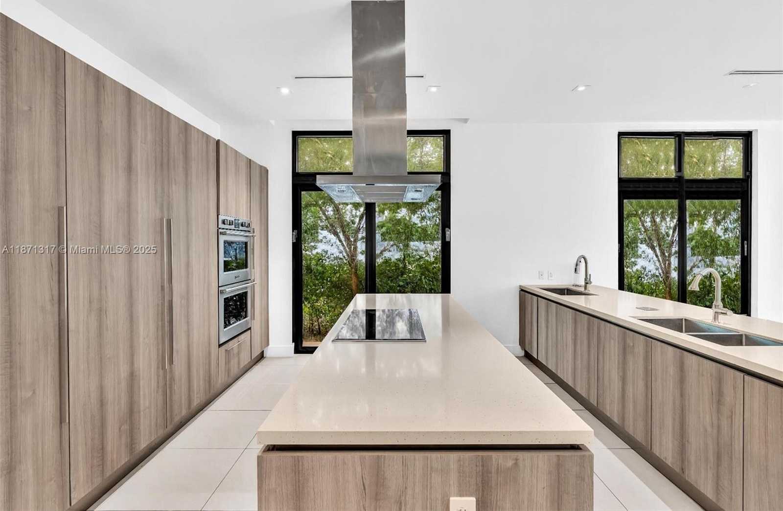 Small Image of 1350 98TH ST, Bay Harbor Islands Number 3