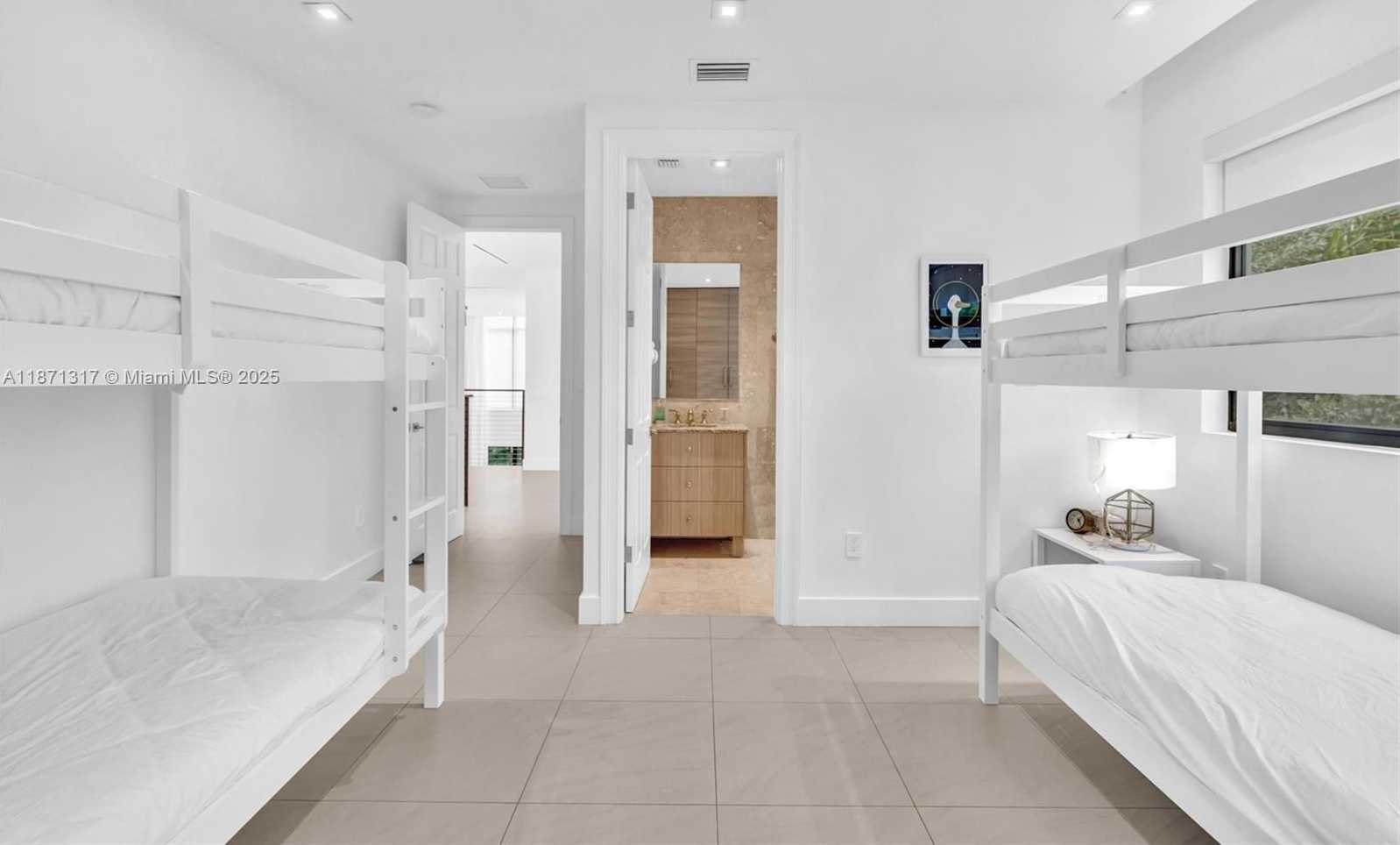 Small Image of 1350 98TH ST, Bay Harbor Islands Number 30