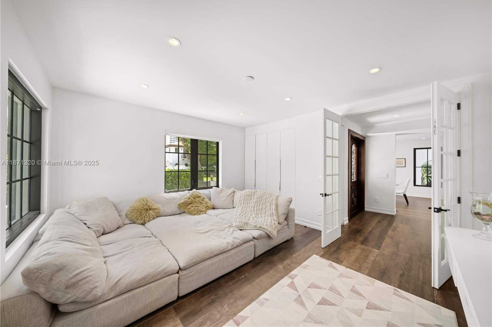 Small Image of 5728 PINE TREE DR, Miami Beach Number 19