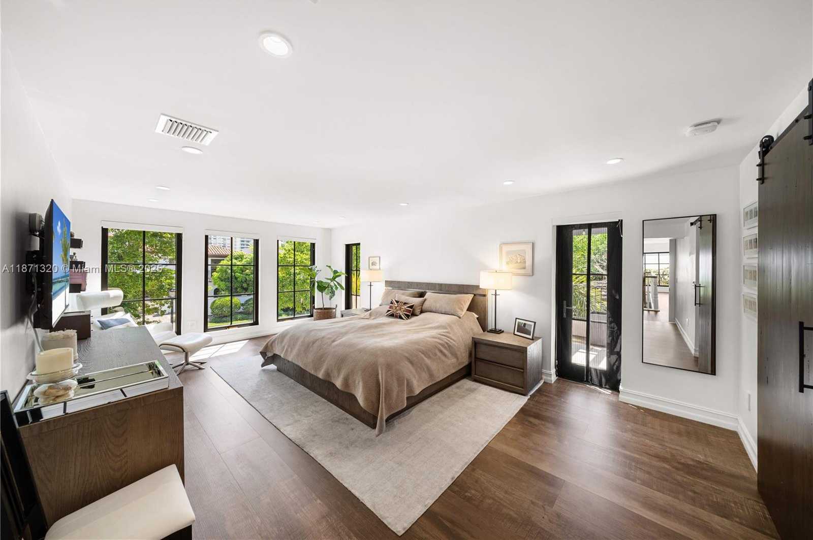 Small Image of 5728 PINE TREE DR, Miami Beach Number 20