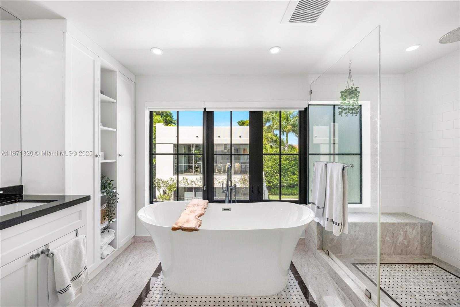 Small Image of 5728 PINE TREE DR, Miami Beach Number 24