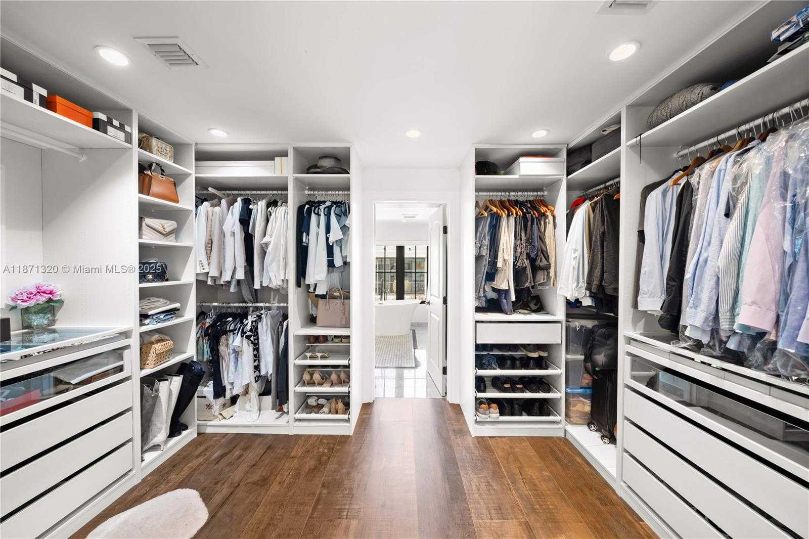 Small Image of 5728 PINE TREE DR, Miami Beach Number 25