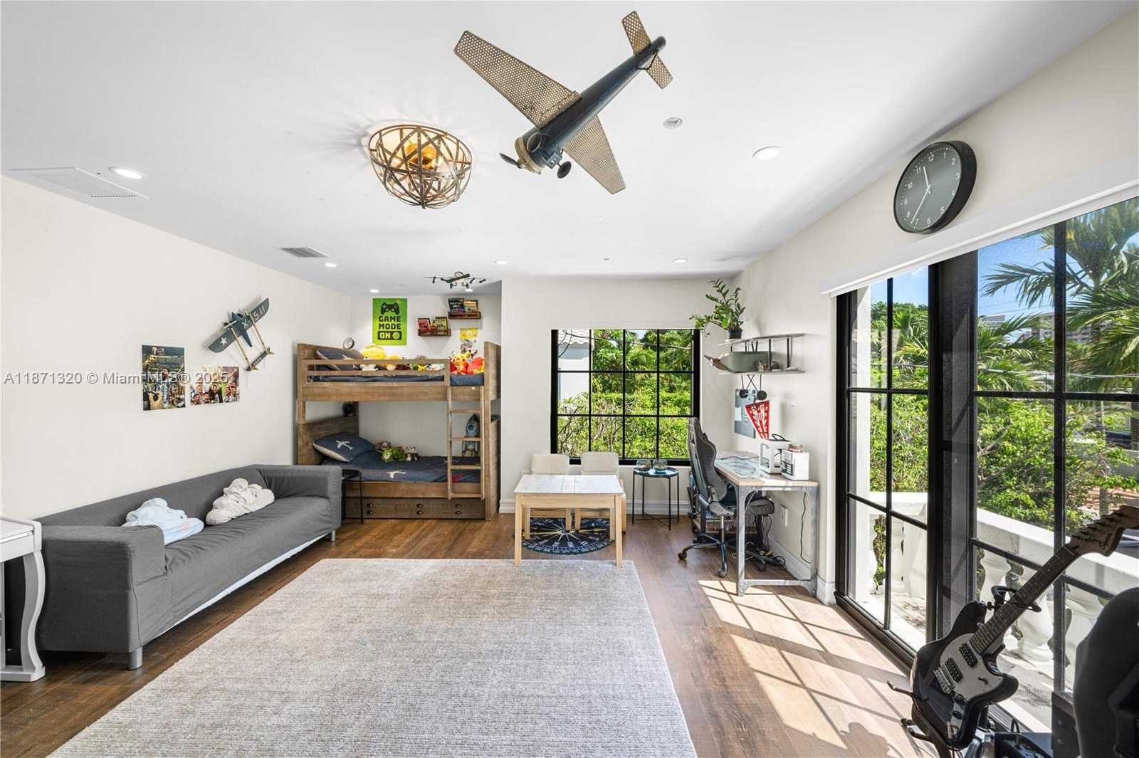 Small Image of 5728 PINE TREE DR, Miami Beach Number 26