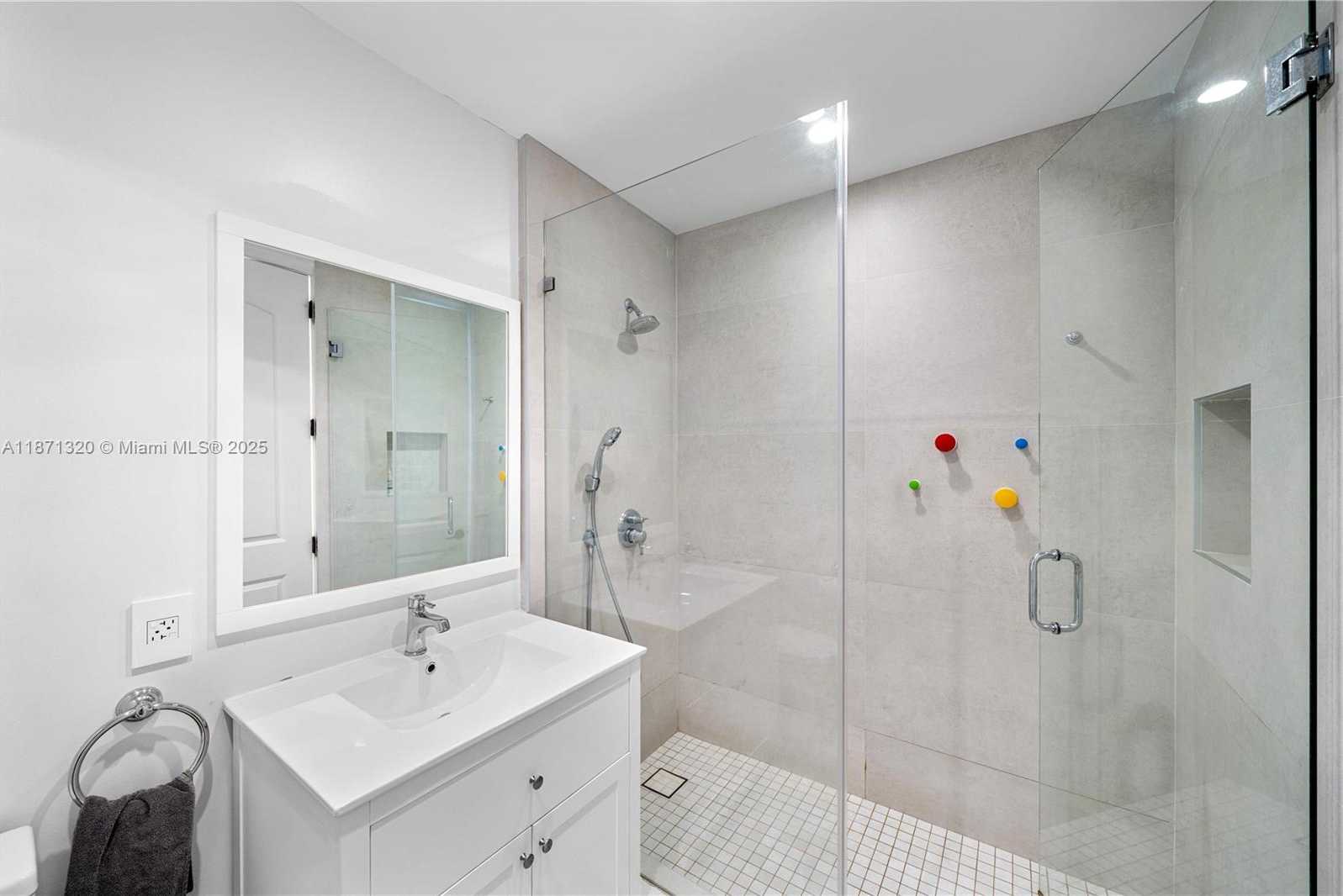 Small Image of 5728 PINE TREE DR, Miami Beach Number 28