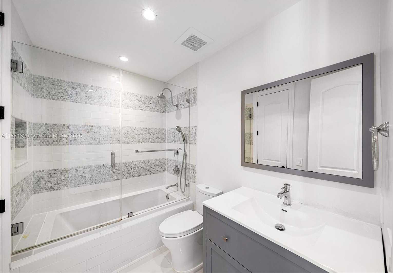 Small Image of 5728 PINE TREE DR, Miami Beach Number 31