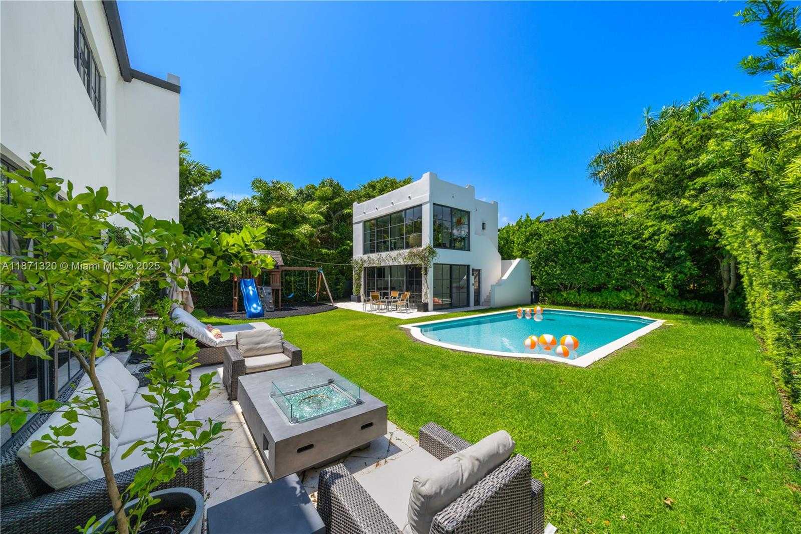 Small Image of 5728 PINE TREE DR, Miami Beach Number 32